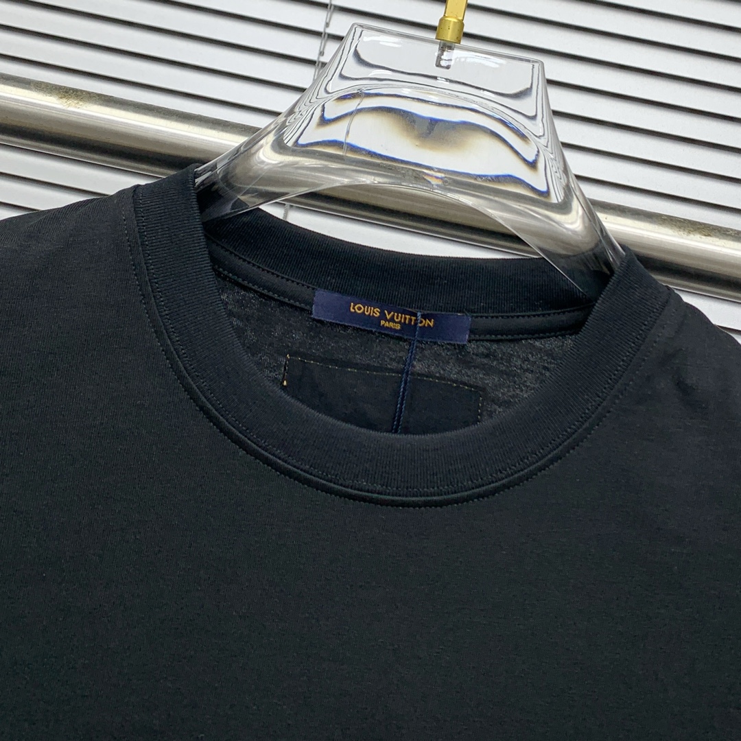 ssLV纯棉最新面料（最高版本）经典标识图案logo时尚简约潮流短袖，最顶级的品质专柜原单短袖，顶级制作