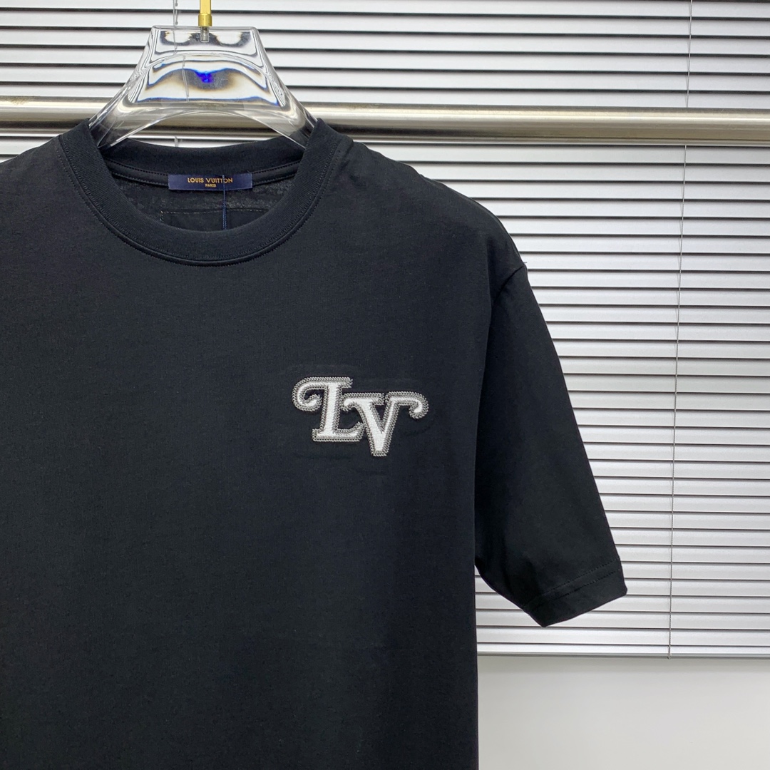 ssLV纯棉最新面料（最高版本）经典标识图案logo时尚简约潮流短袖，最顶级的品质专柜原单短袖，顶级制作