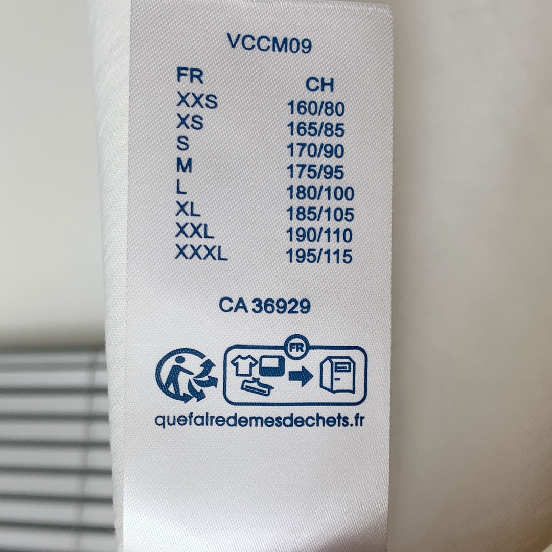 Louis Vuitton Logo Print Cotton T-Shirt - Classic & Stylish 11 i1740417395 5610 3