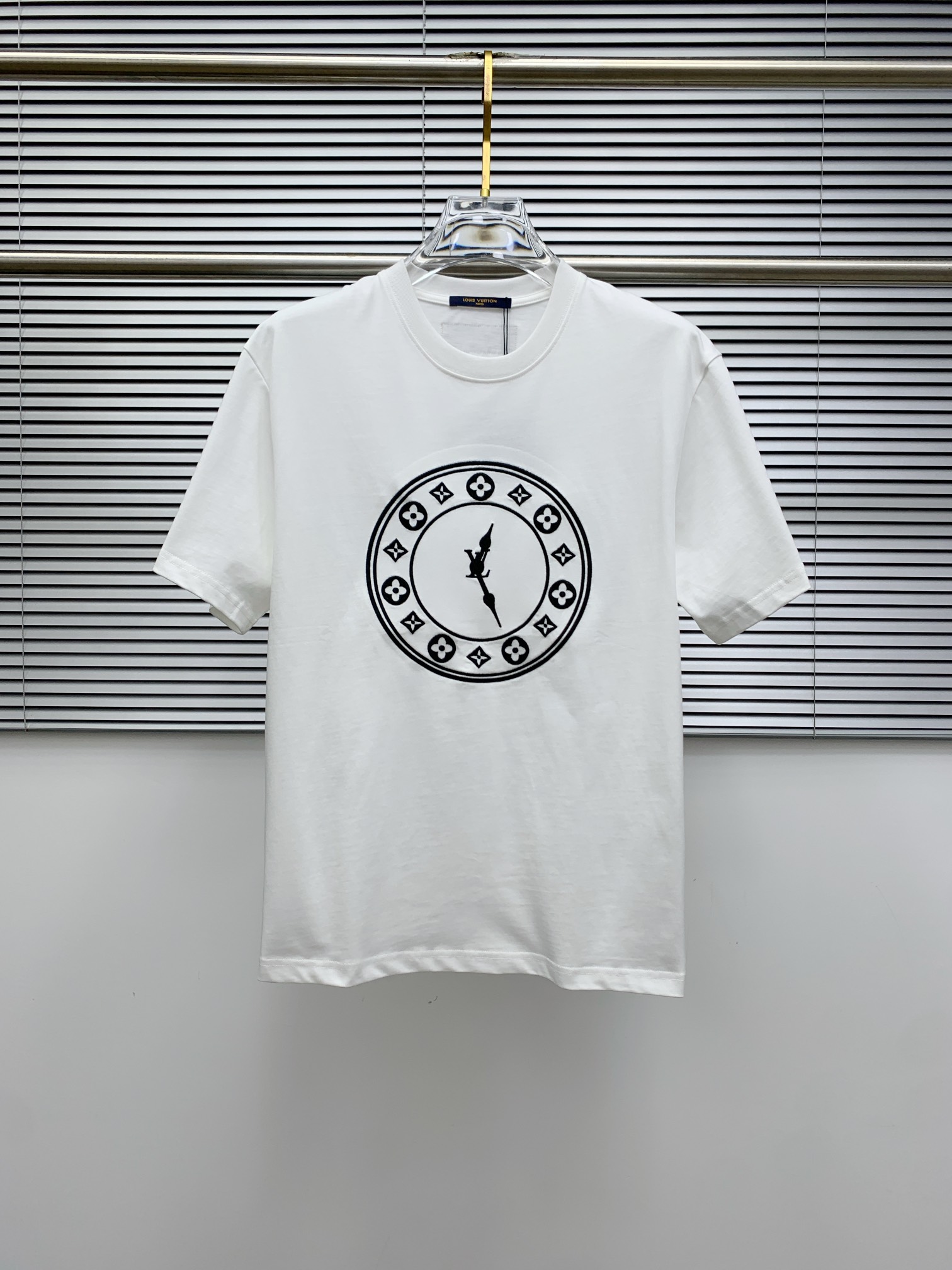 Louis Vuitton Logo Print Cotton T-Shirt - Classic & Stylish 2 i1740417396 4037 6