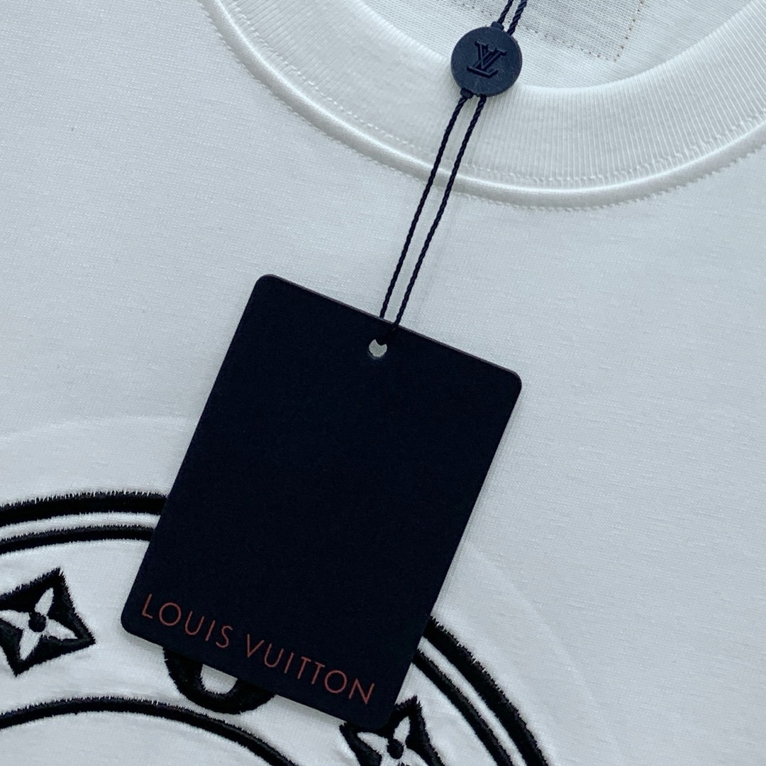 Louis Vuitton Logo Print Cotton T-Shirt - Classic & Stylish 7 i1740417396 5826 7