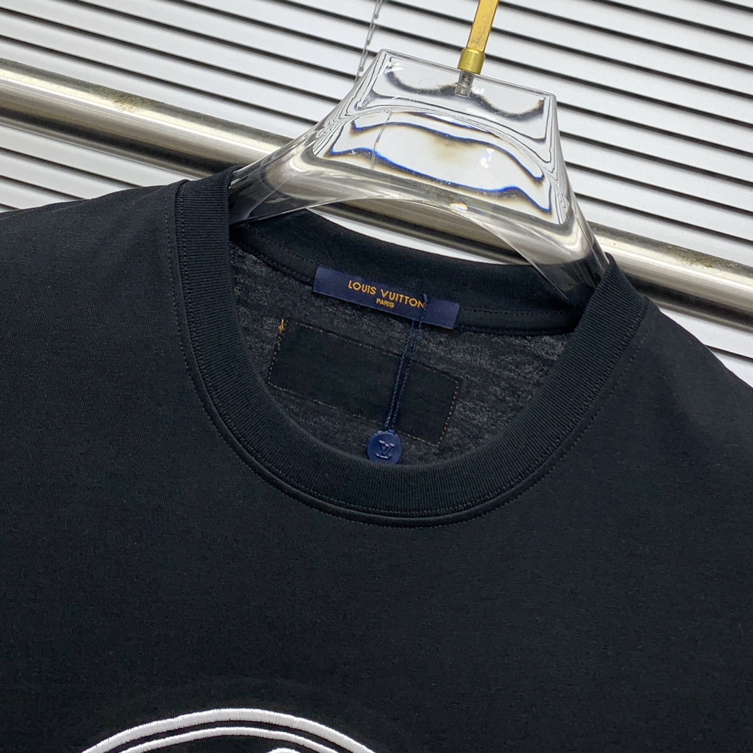 Louis Vuitton Classic Logo Cotton T-Shirt - Stylish & Comfortable 7 i1740417420 9822 3