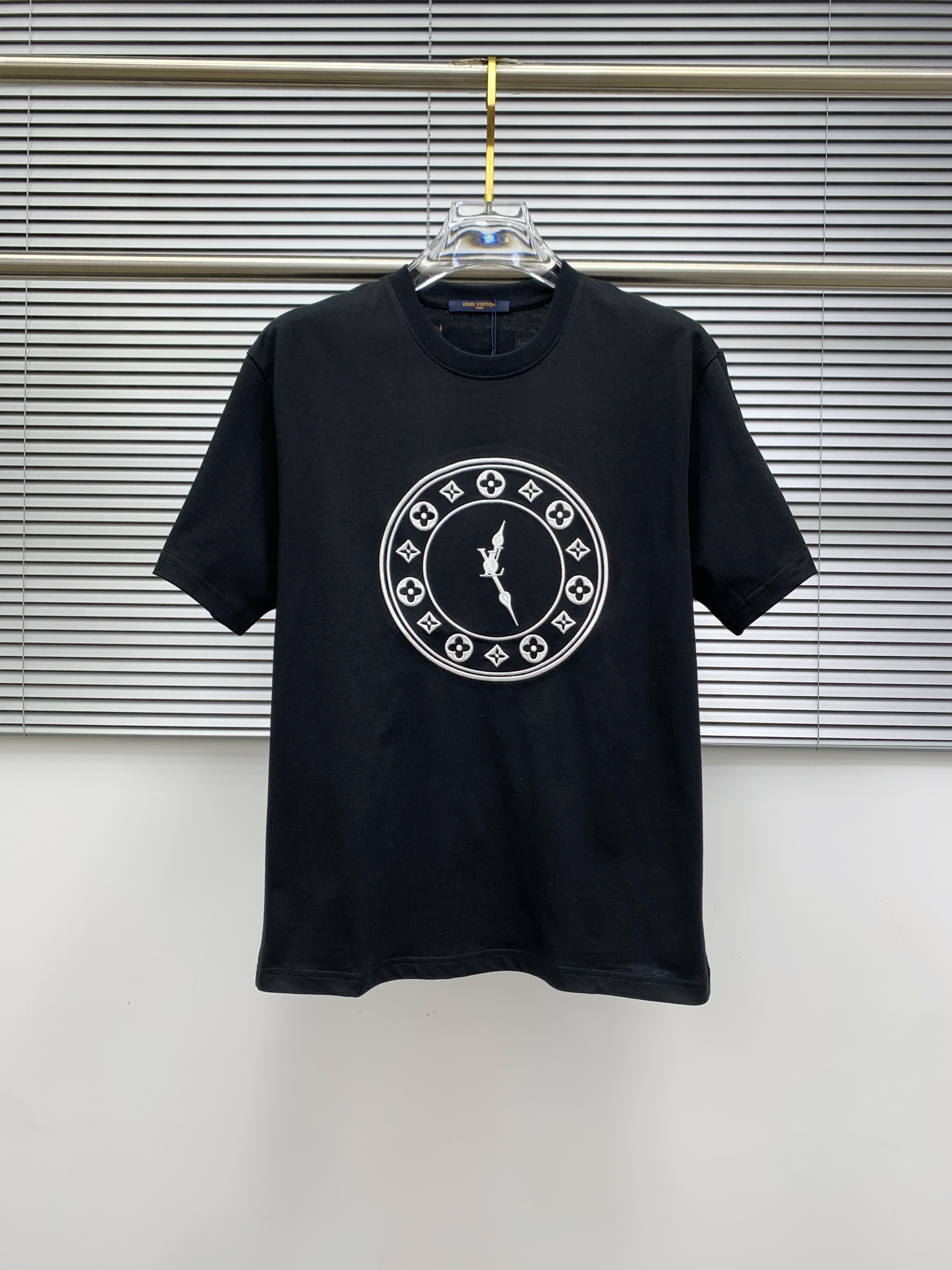 Louis Vuitton Classic Logo Cotton T-Shirt - Stylish & Comfortable 3 i1740417426 9472 0