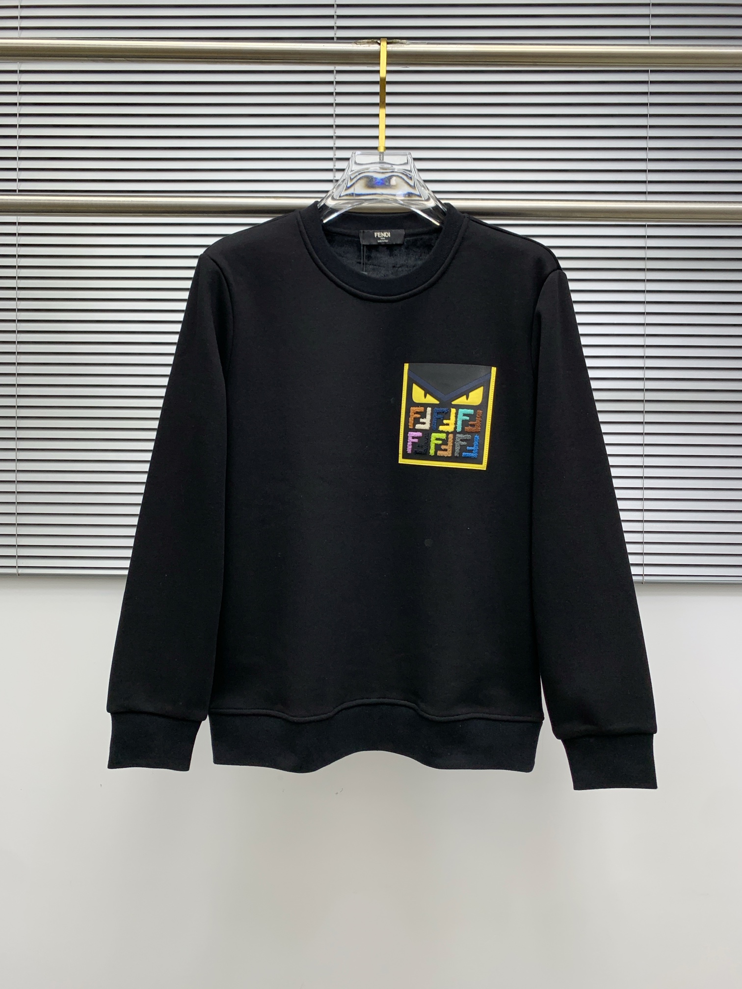 NO:128009,Fenjia 2025 early autumn new model, top version, the latest round neck sweatshirt is exclusively available!  Original reproduction, exclusive design, super craftsmanship!  Extremely luxurious!  Excellent style!  Size M-3XL, fendi, hoodie, sweatshirts, alexander wang19860909芬家 2025早秋新款 顶级版本 最新款圆领卫衣独家发售！原版复刻,独家设计,超强工艺！极其奢华！版型超赞！尺码M-3XL,,fendi,hoodie,sweatshirts,alexander wang,Men's clothing