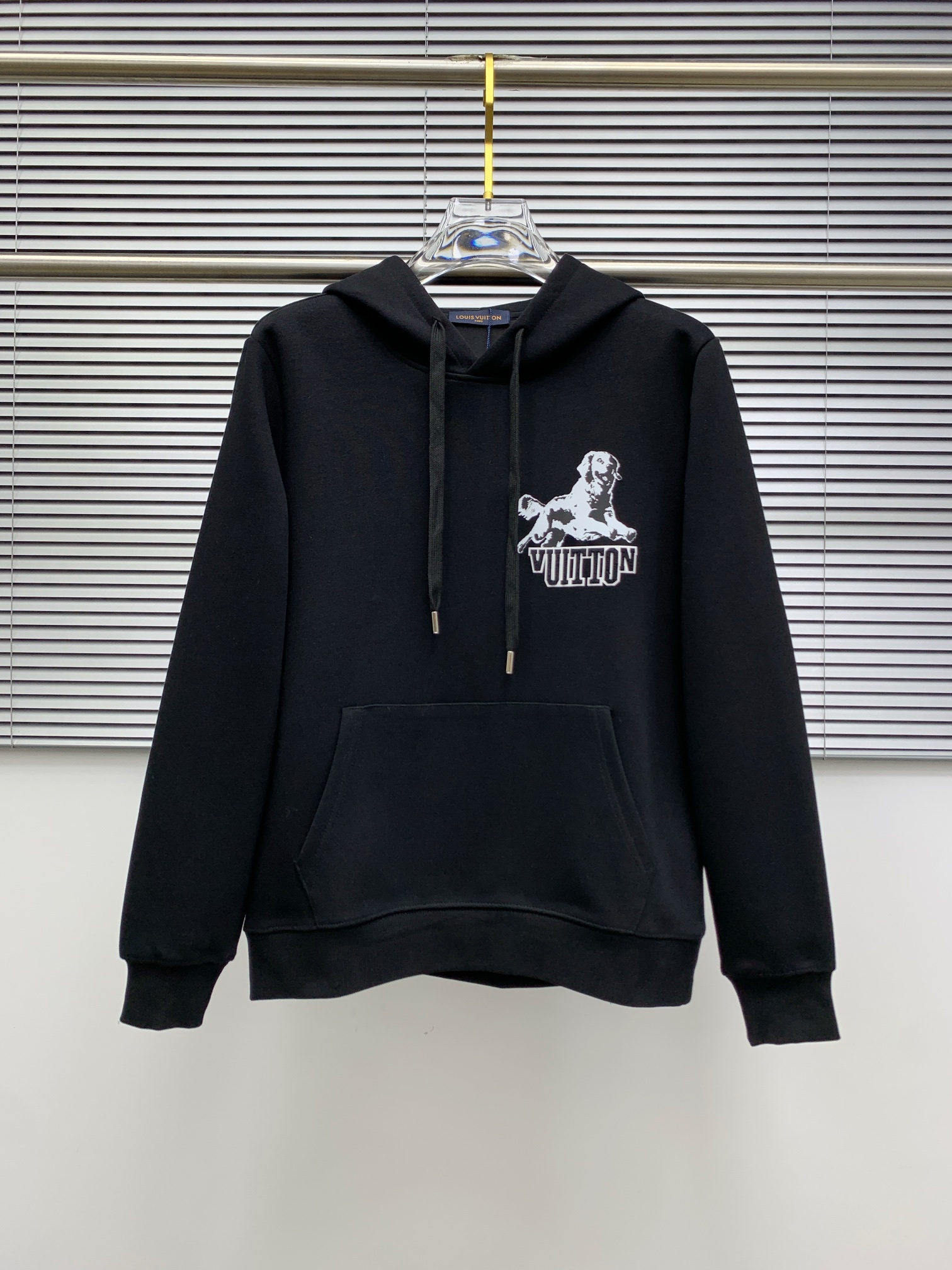 NO:128013,The new 2025 early autumn model, top version, the latest hooded sweatshirt is exclusively available!  Original reproduction, exclusive design, super craftsmanship!  Extremely luxurious!  Excellent style!  Size M-3XL, louis vuitton,louis vuitton,hoodie,sweatshirts,hats,alexander wang19860909驴家 2025早秋新款 顶级版本 最新款连帽卫衣独家发售！原版复刻,独家设计,超强工艺！极其奢华！版型超赞！尺码M-3XL,,louis vuitton,louis vuitton,hoodie,sweatshirts,hats,alexander wang,Men's clothing