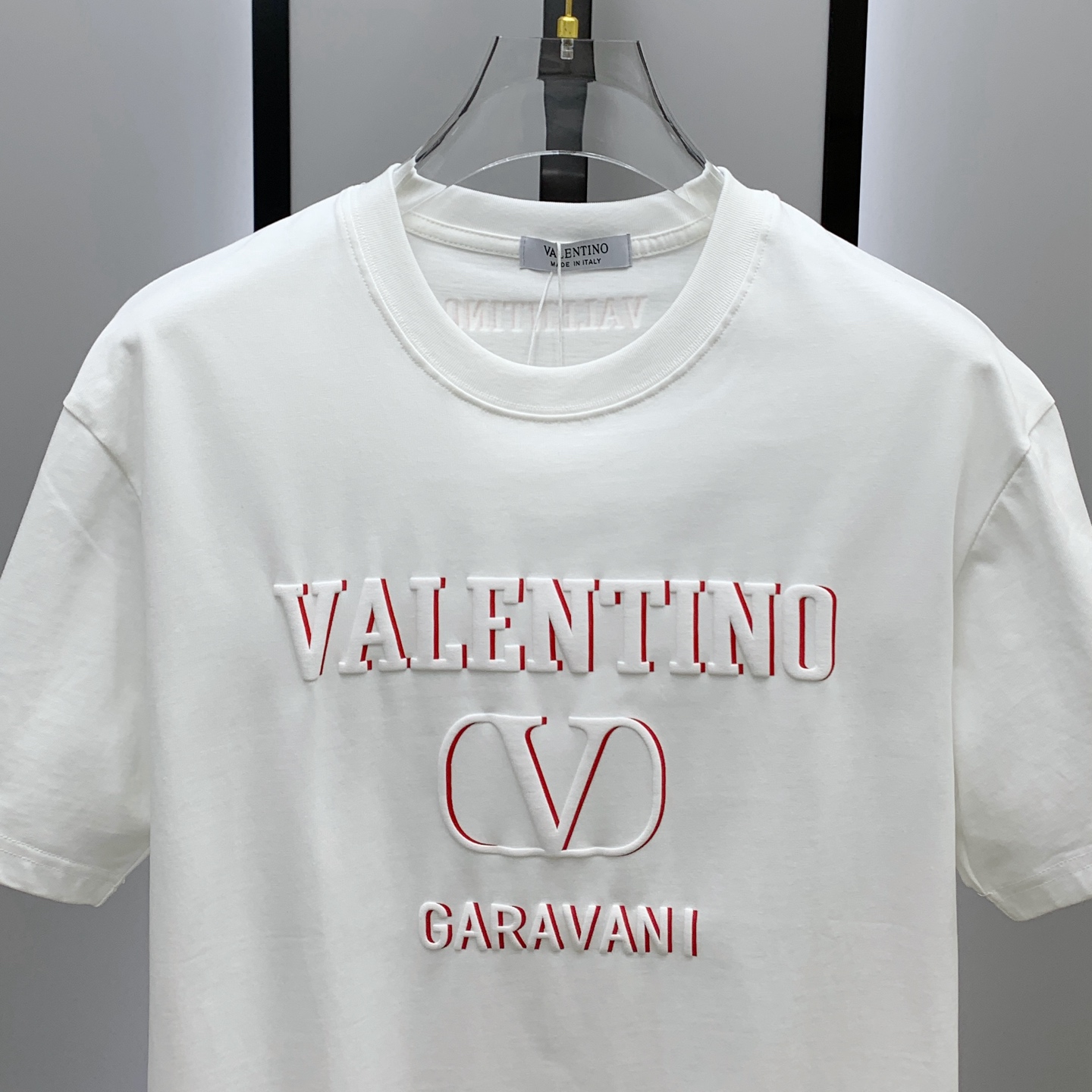 🌾ss华伦天奴纯棉最新面料（最高版本）经典标识图案logo时尚简约潮流短袖，最顶级的品质专柜原单短袖，顶