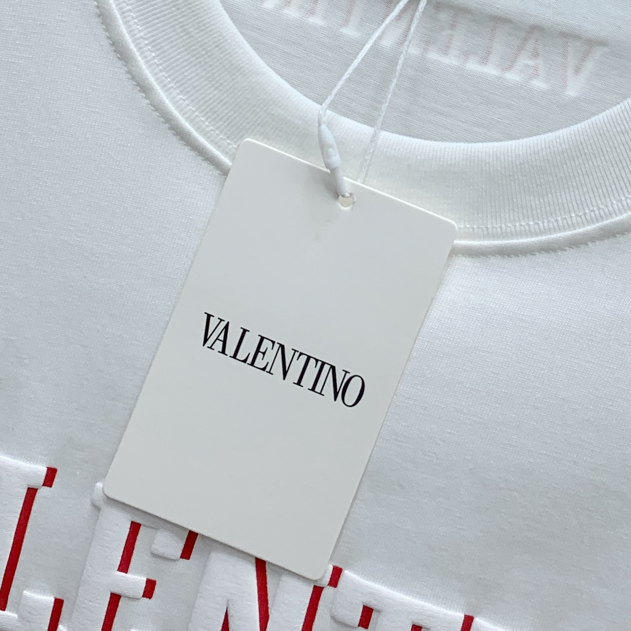 🌾ss华伦天奴纯棉最新面料（最高版本）经典标识图案logo时尚简约潮流短袖，最顶级的品质专柜原单短袖，顶