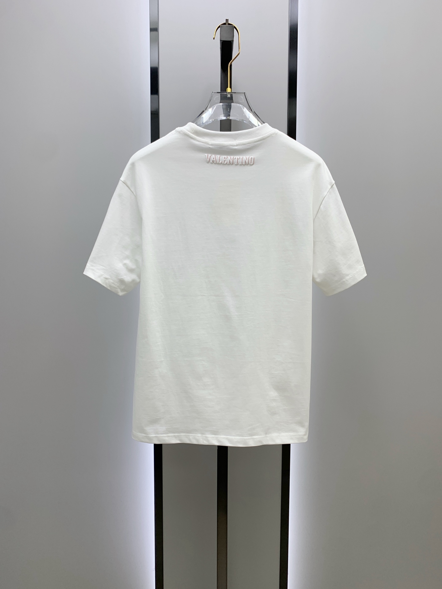 🌾ss华伦天奴纯棉最新面料（最高版本）经典标识图案logo时尚简约潮流短袖，最顶级的品质专柜原单短袖，顶