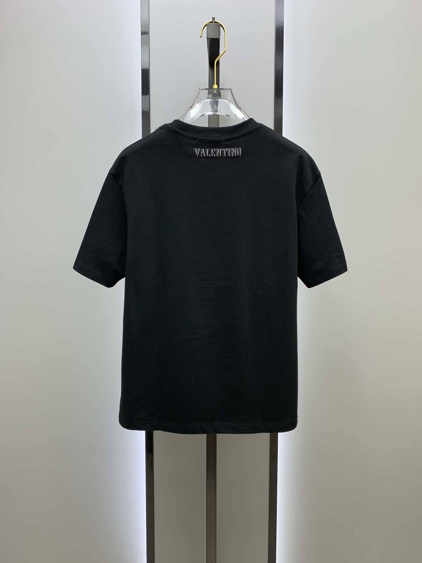 🌾ss华伦天奴纯棉最新面料（最高版本）经典标识图案logo时尚简约潮流短袖，最顶级的品质专柜原单短袖，顶