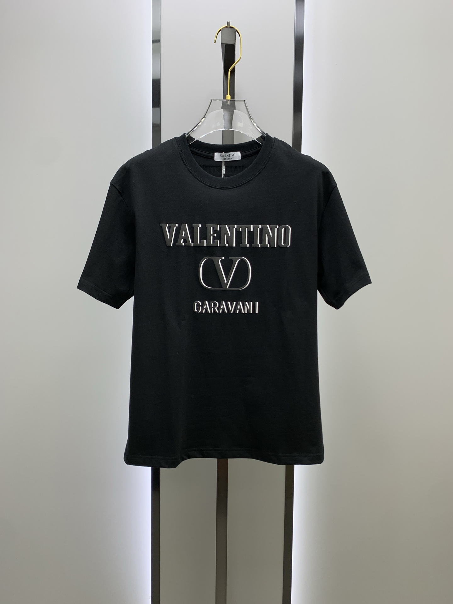 🌾ss华伦天奴纯棉最新面料（最高版本）经典标识图案logo时尚简约潮流短袖，最顶级的品质专柜原单短袖，顶