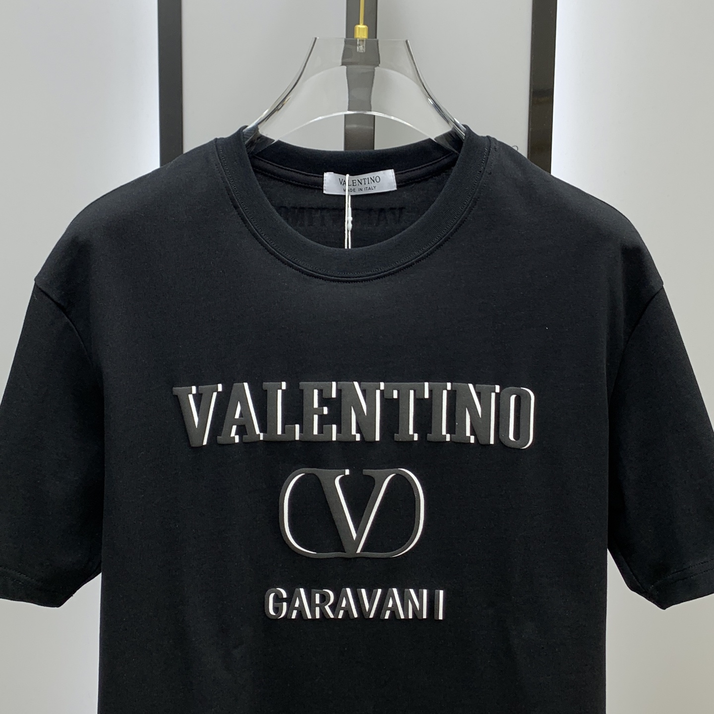 🌾ss华伦天奴纯棉最新面料（最高版本）经典标识图案logo时尚简约潮流短袖，最顶级的品质专柜原单短袖，顶