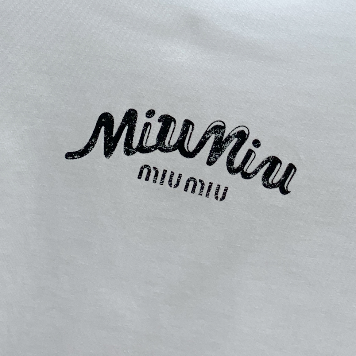 🌾ssmiumiu纯棉最新面料（最高版本）经典标识图案logo时尚简约潮流短袖，最顶级的品质专柜原单短袖