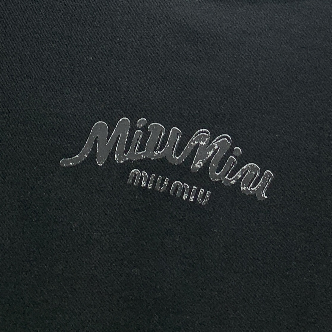 🌾ssmiumiu纯棉最新面料（最高版本）经典标识图案logo时尚简约潮流短袖，最顶级的品质专柜原单短袖