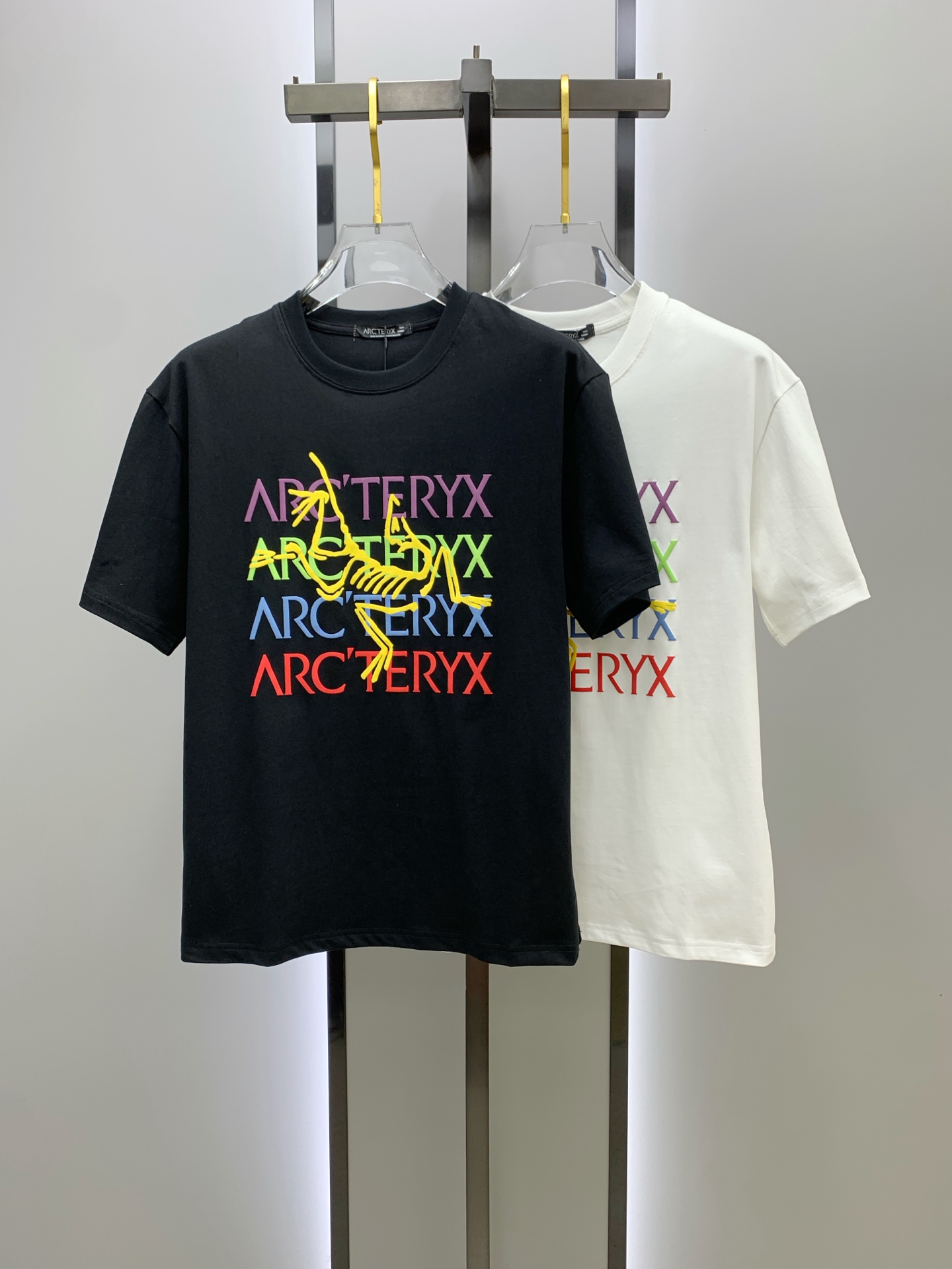 NO:134566,The latest fabric of Ss Archaeopteryx pure cotton (highest version) letter logo on chest ARC flocking craft classic logo pattern logo fashionable simple trendy short sleeves, the top quality counter original single short sleeves, the top production craft imported fabric, the counter model unique design, using imported high-end customized fabrics. The official website is on sale!  Excellent fabric fit, size..Black and white M-3XL,,jil sanderarc'teryx,T-shirt,alexander wang19860909ss始祖鸟家纯棉最新面料（最高版本）胸前字母标识ARC植绒工艺经典标识图案logo时尚简约潮流短袖,最顶级的品质专柜原单短袖,顶级制作工艺进口面料,专柜款独特设计,采用进口高端订制面料.官网在售！面料版型超赞 码数..黑白色 M-3XL,,jil sanderarc'teryx,T-shirt,alexander wang,Men's clothing