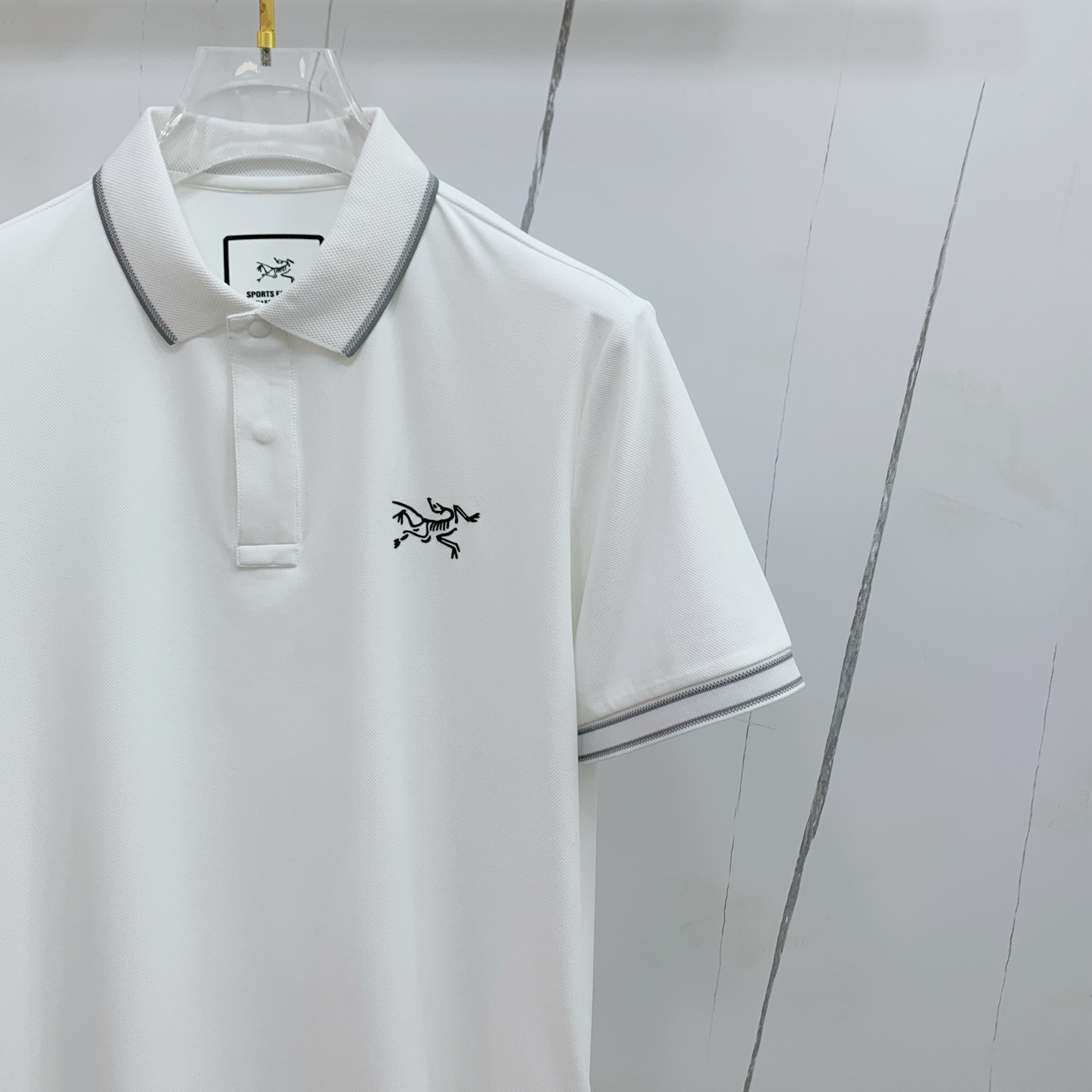 P始祖鸟25SS新款春夏短袖翻领T恤Polo，最高版本客供定制高端朱地面料简单时尚款，拼色螺纹超级好看！