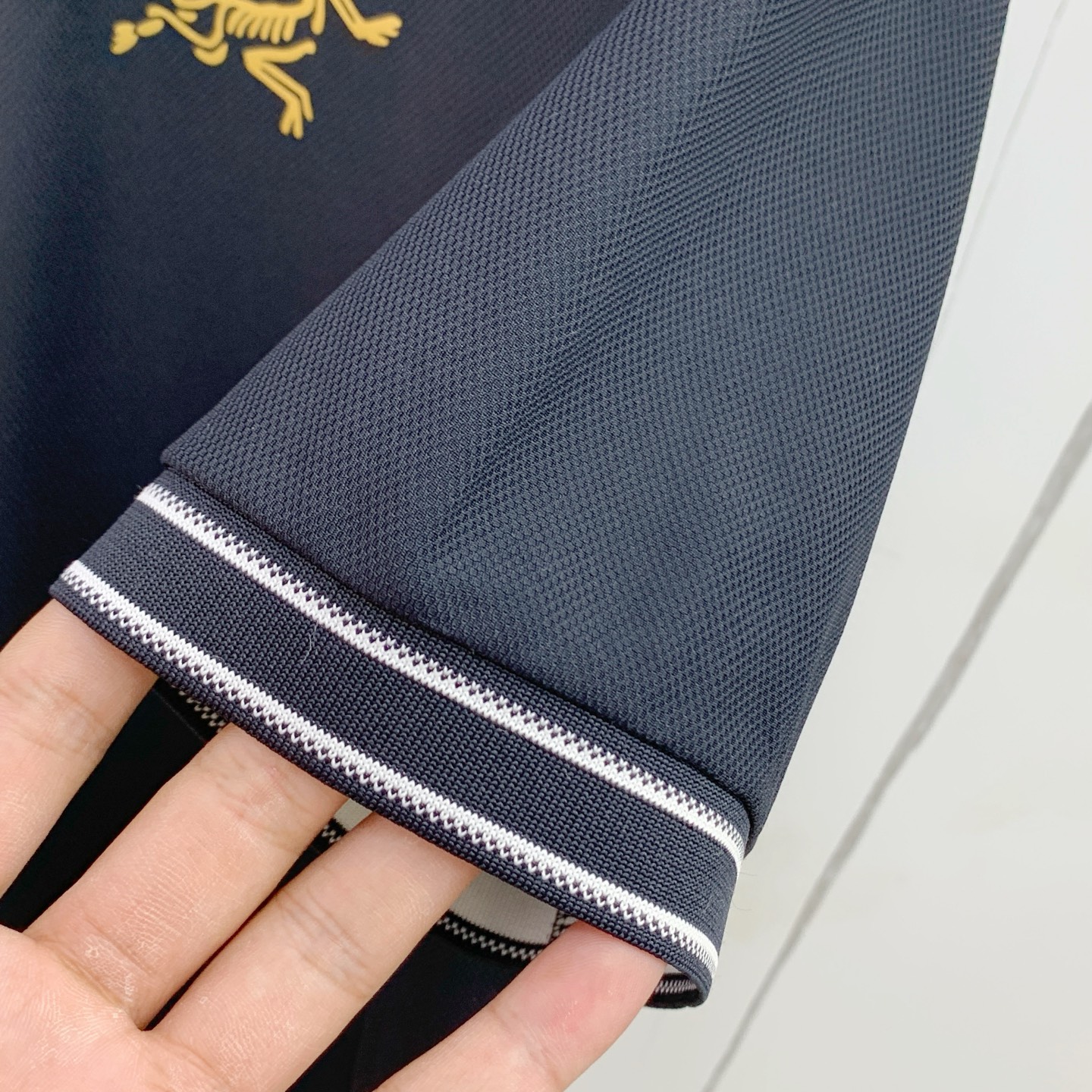P始祖鸟25SS新款春夏短袖翻领T恤Polo，最高版本客供定制高端朱地面料简单时尚款，拼色螺纹超级好看！
