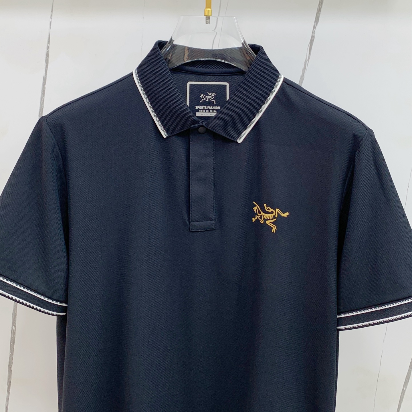 P始祖鸟25SS新款春夏短袖翻领T恤Polo，最高版本客供定制高端朱地面料简单时尚款，拼色螺纹超级好看！