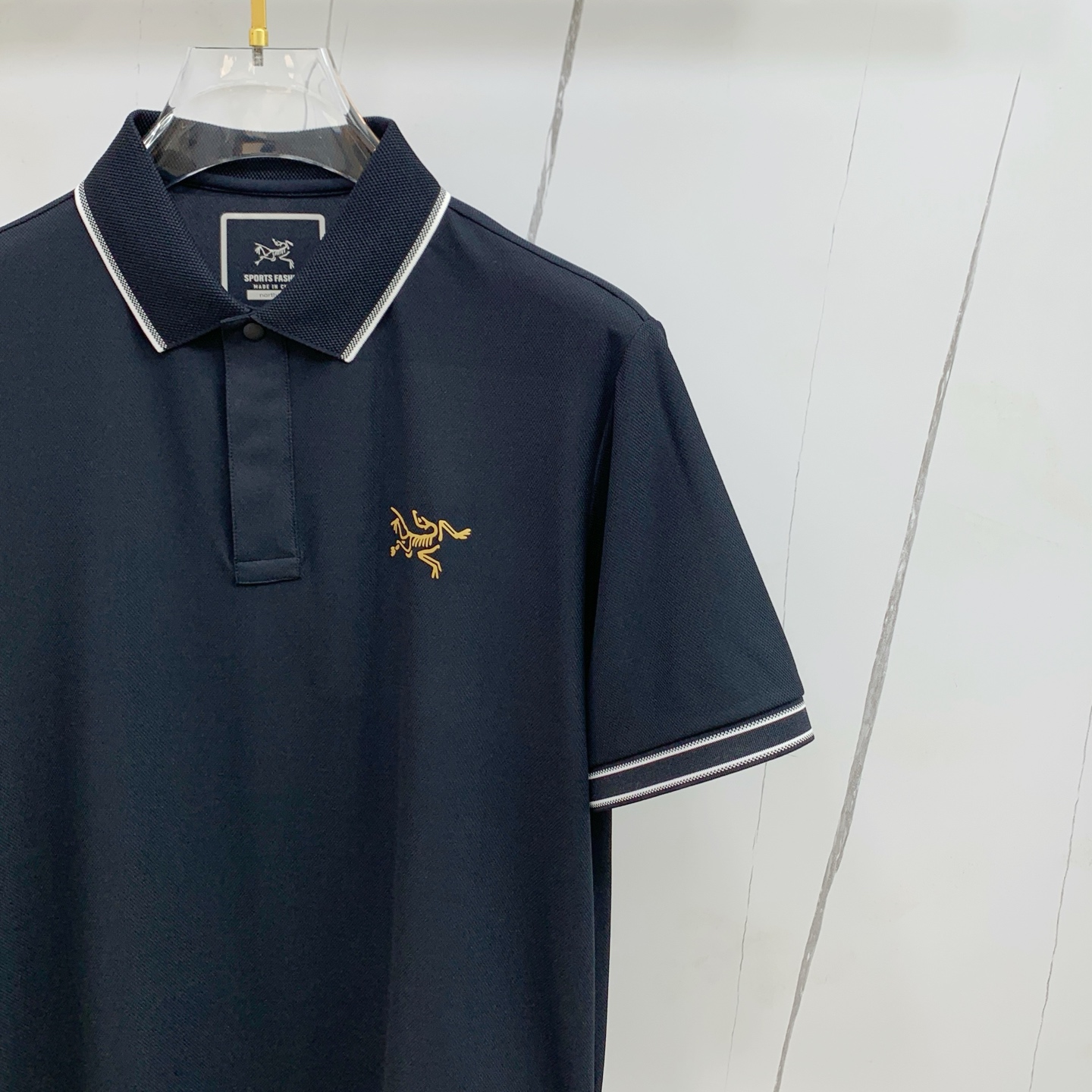 P始祖鸟25SS新款春夏短袖翻领T恤Polo，最高版本客供定制高端朱地面料简单时尚款，拼色螺纹超级好看！