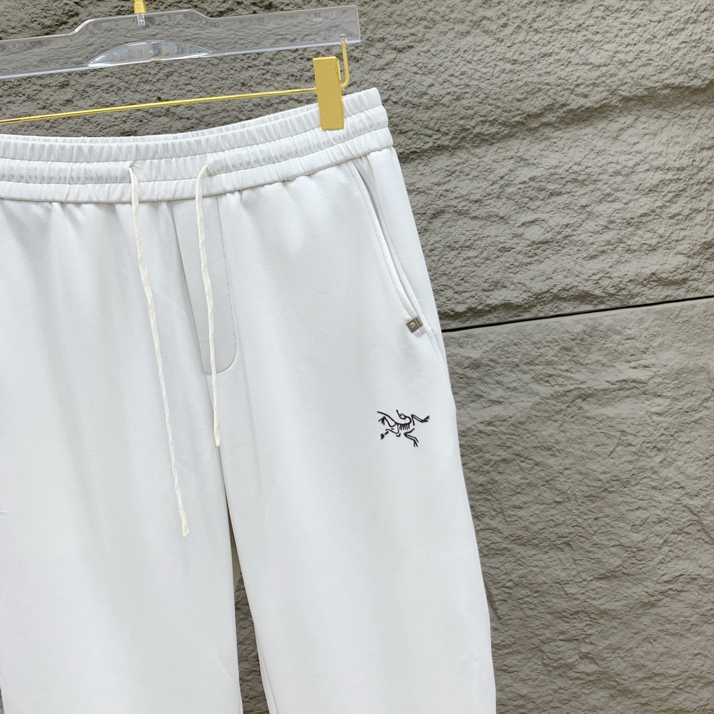 “Spring/Summer Re-emergence: Stylish High-Quality Fashion Pants with Custom Options” - 图片 3