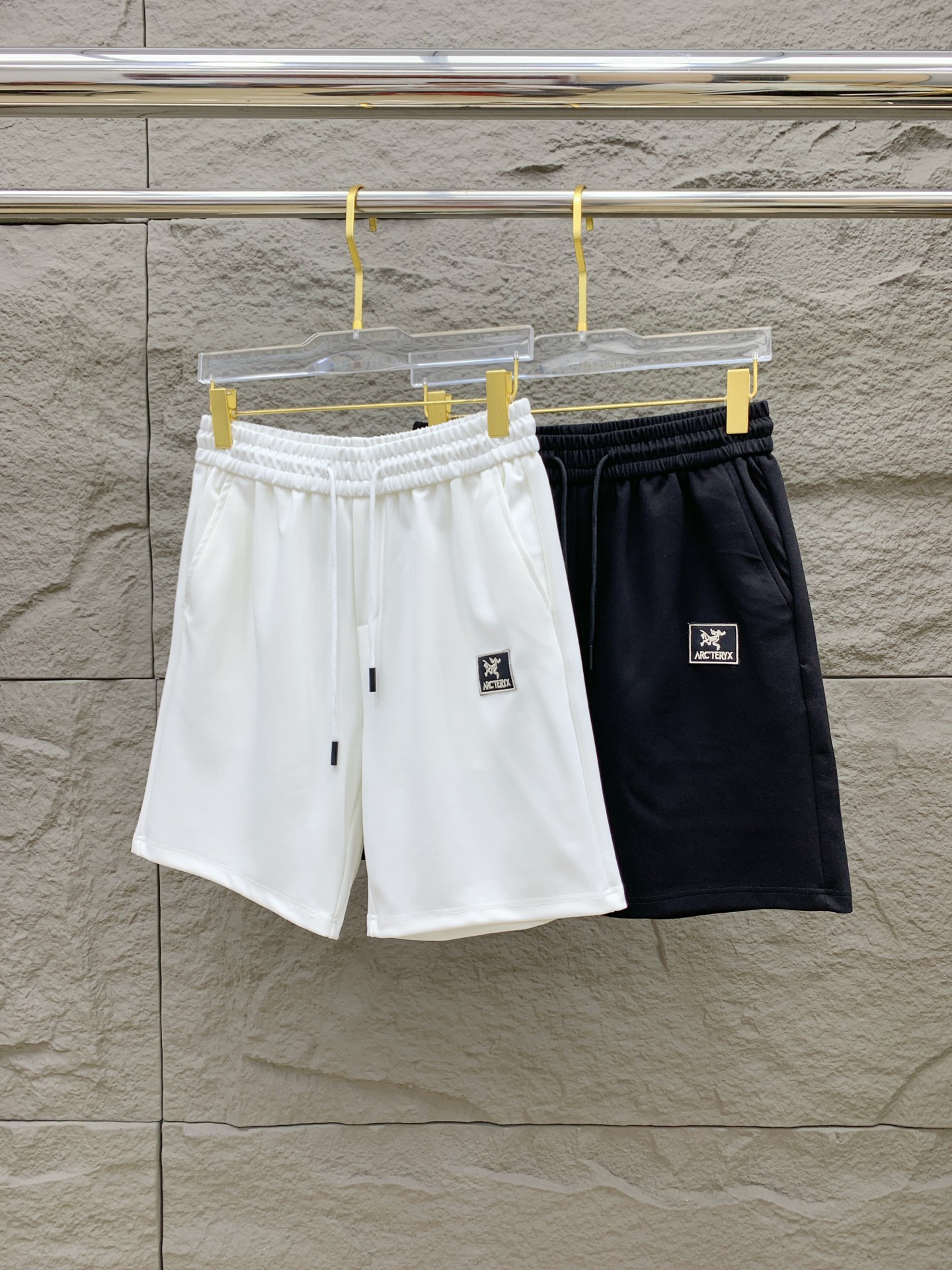 NO:951212,Arc'teryx 2026 new spring and summer men's casual shorts. High-end goods, simple, fashionable and generous. Customized original imported fabrics. Simple, neat and refreshing. Quality workmanship details can withstand any form of inspection. Simple and generous, versatile style. Elegant and handsome upper body, brand new sense of sight!  The appearance is incomparable, the details are in place, and the upper body is not picky!  Code number M-3xL,arc'teryx,shorts,19860909始祖鸟 2026春夏新款男士休闲短裤 高端货简洁时尚大方 定制原版进口面料 简洁利落又清爽 品质做工细节经得起任何形式检验简约大方百搭款 上身优雅帅气,焕然一新的即视感！品相无敌,细节都很到位,上身不挑人！ 码数M-3xL,arc'teryx,shorts,,Men's clothing