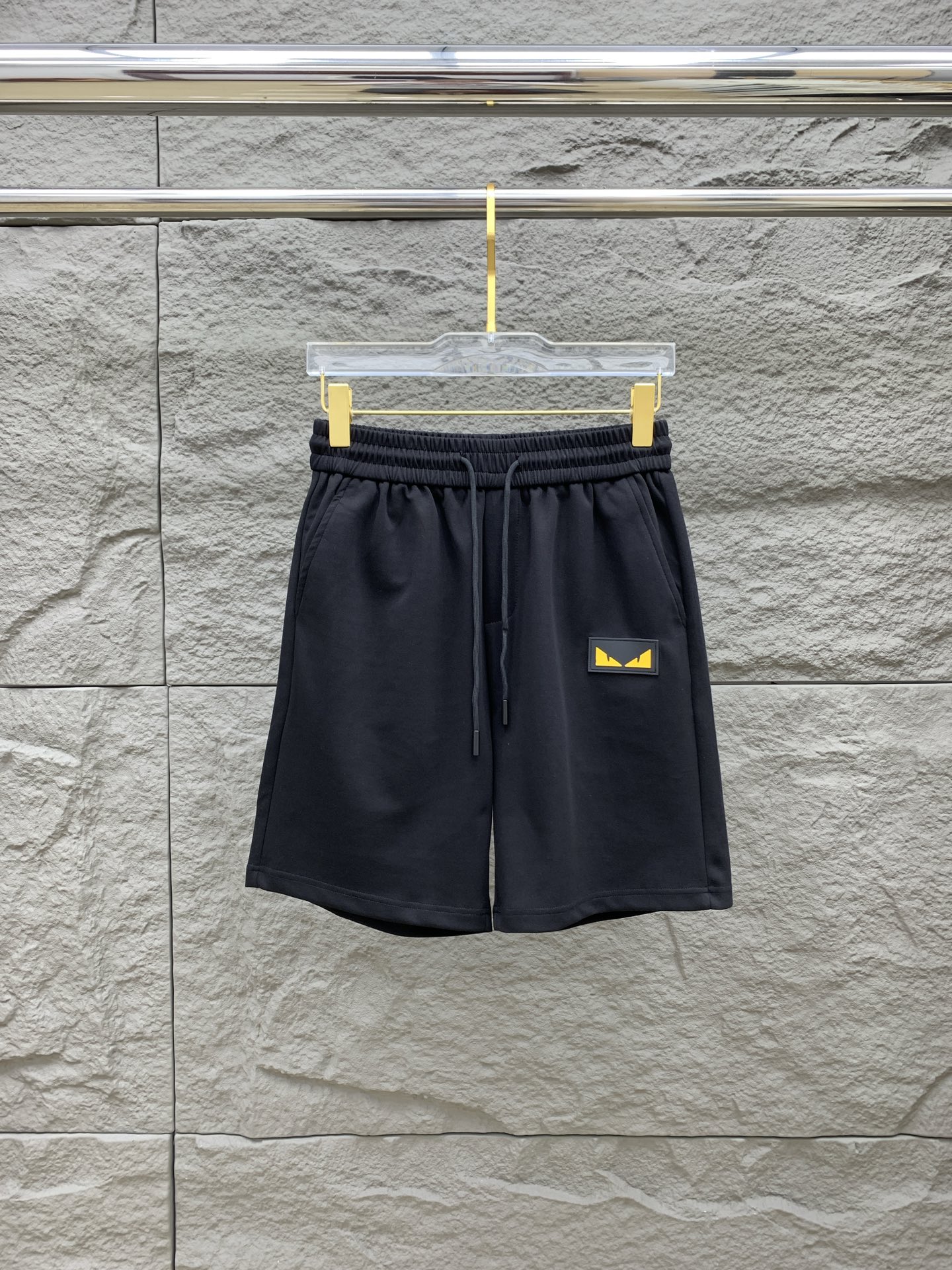 NO:469400,Fendi 2025 spring and summer new men's casual shorts, high-end products are simple, fashionable and generous, customized original imported fabrics, simple, neat and refreshing, the quality workmanship details can withstand any form of inspection, simple, generous and versatile, elegant and handsome, and a brand new visual feeling!  He has invincible appearance, excellent details, and is not picky about others!  Code number M-3xL, fendi, shorts, alexander wang19860909芬迪 2025春夏新款男士休闲短裤 高端货简洁时尚大方 定制原版进口面料 简洁利落又清爽 品质做工细节经得起任何形式检验简约大方百搭款 上身优雅帅气,焕然一新的即视感！品相无敌,细节都很到位,上身不挑人！ 码数M-3xL,,fendi,shorts,alexander wang,Men's clothing