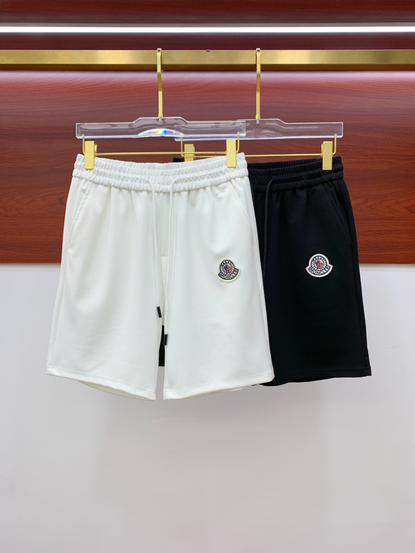 NO:138059,The new spring and summer 2025 new men's casual shorts, high-end products are simple, fashionable and generous, customized original imported fabrics, simple, neat and refreshing, the quality workmanship details can stand any form of inspection, simple, generous and versatile, elegant and handsome, and a brand new visual feeling!  He has invincible appearance, excellent details, and is not picky about others!  Code number M-3xL, Moncler, shorts, alexander wang19860909蒙口 2025春夏新款男士休闲短裤 高端货简洁时尚大方 定制原版进口面料 简洁利落又清爽 品质做工细节经得起任何形式检验简约大方百搭款 上身优雅帅气,焕然一新的即视感！品相无敌,细节都很到位,上身不挑人！ 码数M-3xL,,Moncler,shorts,alexander wang,Men's clothing