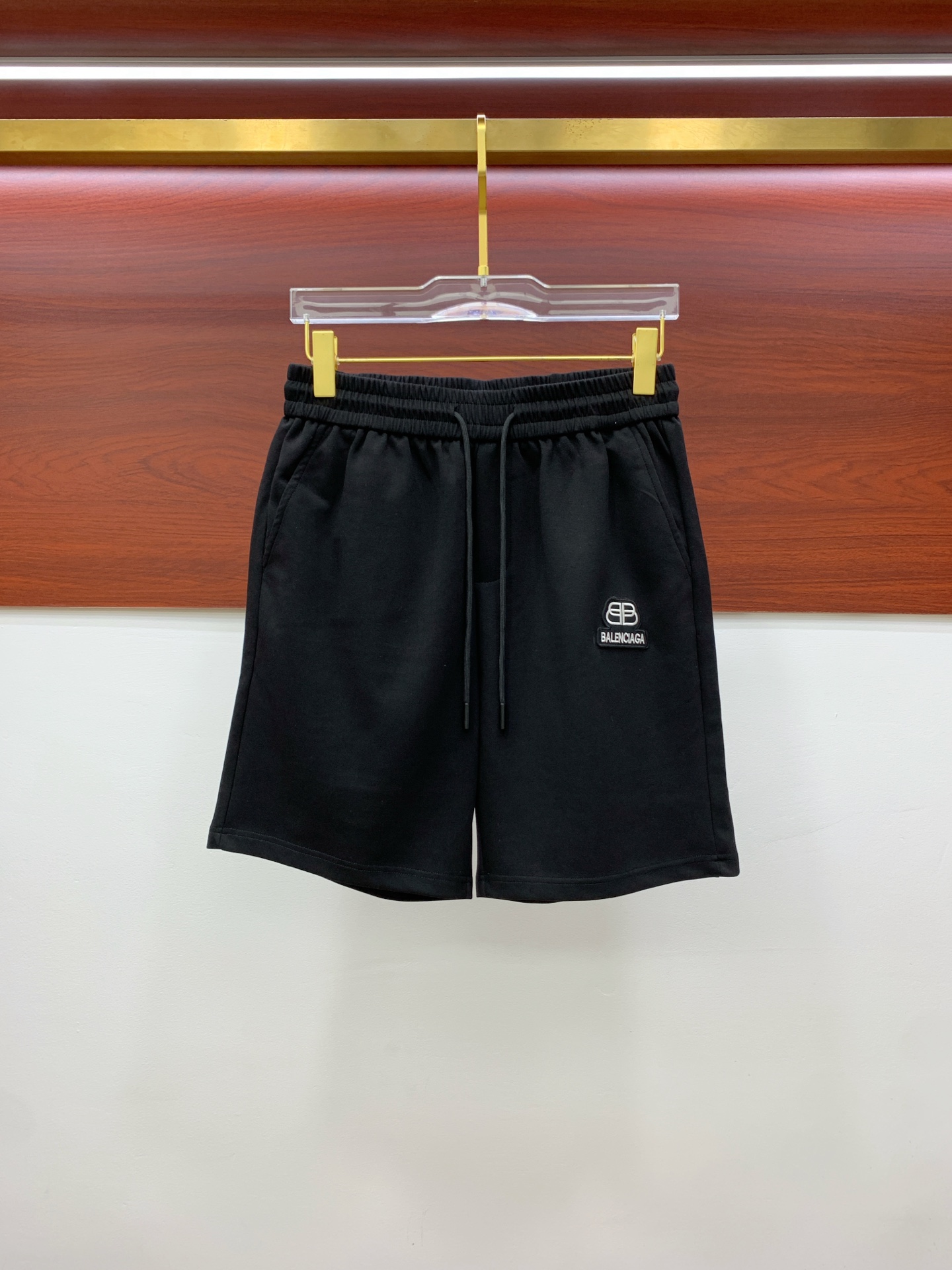 NO:138118,Balenciaga 2025 spring and summer new men's casual shorts, high-end products are simple, fashionable and generous, customized original imported fabrics, simple, neat and refreshing, the quality workmanship details can withstand any form of test, simple, generous and versatile, elegant and handsome, and a brand new visual feeling!  He has invincible appearance, excellent details, and is not picky about others!  Code number M-3xL, balenciaga, shorts, alexander wang19860909巴黎世家 2025春夏新款男士休闲短裤 高端货简洁时尚大方 定制原版进口面料 简洁利落又清爽 品质做工细节经得起任何形式检验简约大方百搭款 上身优雅帅气,焕然一新的即视感！品相无敌,细节都很到位,上身不挑人！ 码数M-3xL,,balenciaga,shorts,alexander wang,Men's clothing