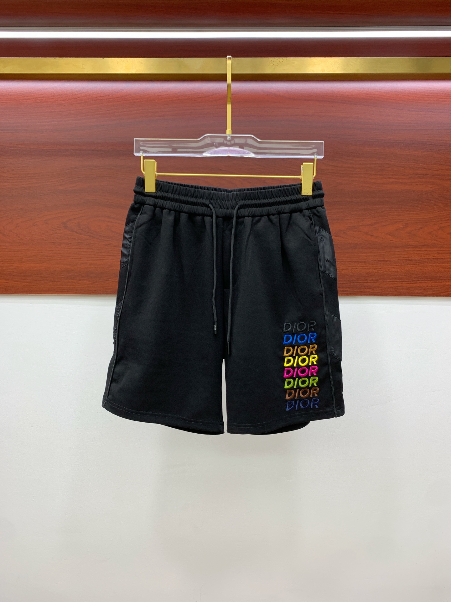 NO:138006,Dior 2025 spring and summer new men's casual shorts, high-end products are simple, fashionable and generous, customized original imported fabrics, simple, neat and refreshing, the quality workmanship details can withstand any form of inspection, simple, generous and versatile, elegant and handsome, and a brand new visual feeling!  He has invincible appearance, excellent details, and is not picky about others!  Code number M-3xL, dior, shorts, alexander wang19860909迪奥 2025春夏新款男士休闲短裤 高端货简洁时尚大方 定制原版进口面料 简洁利落又清爽 品质做工细节经得起任何形式检验简约大方百搭款 上身优雅帅气,焕然一新的即视感！品相无敌,细节都很到位,上身不挑人！ 码数M-3xL,,dior,shorts,alexander wang,Men's clothing