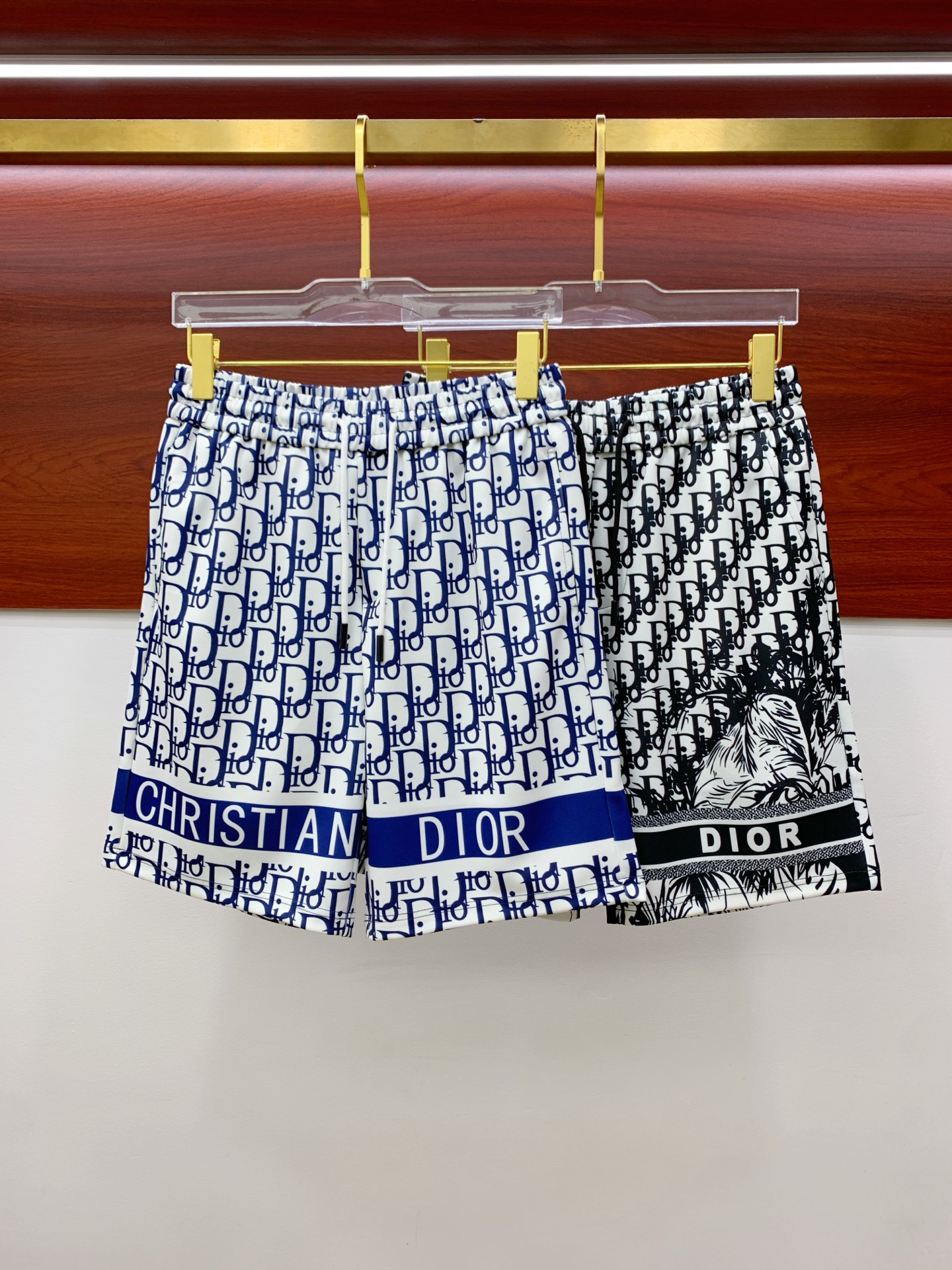 NO:137991,Dior 2025 spring and summer new men's casual shorts, high-end products are simple, fashionable and generous, customized original imported fabrics, simple, neat and refreshing, the quality workmanship details can withstand any form of test, simple, generous and versatile, elegant and handsome, and a brand new visual feeling!  He has invincible appearance, excellent details, and is not picky about others!  Code number M-3xL, dior, shorts, alexander wang19860909迪奥 2025春夏新款男士休闲短裤 高端货简洁时尚大方 定制原版进口面料 简洁利落又清爽 品质做工细节经得起任何形式检验简约大方百搭款 上身优雅帅气,焕然一新的即视感！品相无敌,细节都很到位,上身不挑人！ 码数M-3xL,,dior,shorts,alexander wang,Men's clothing