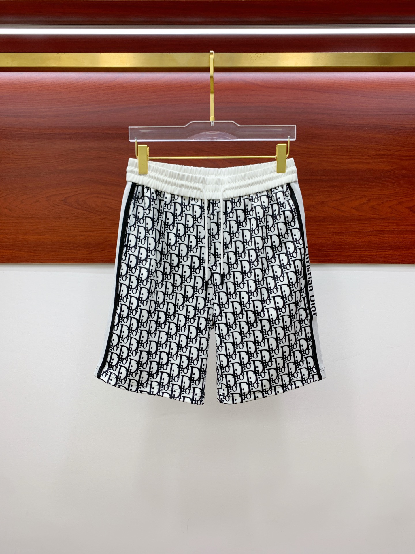 NO:138109,Dior 2025 spring and summer new men's casual shorts, high-end products are simple, fashionable and generous, customized original imported fabrics, simple, neat and refreshing, the quality workmanship details can withstand any form of inspection, simple, generous and versatile, elegant and handsome, and a brand new visual feeling!  He has invincible appearance, excellent details, and is not picky about others!  Code number M-3xL, dior, shorts, alexander wang19860909迪奥 2025春夏新款男士休闲短裤 高端货简洁时尚大方 定制原版进口面料 简洁利落又清爽 品质做工细节经得起任何形式检验简约大方百搭款 上身优雅帅气,焕然一新的即视感！品相无敌,细节都很到位,上身不挑人！ 码数M-3xL,,dior,shorts,alexander wang,Men's clothing