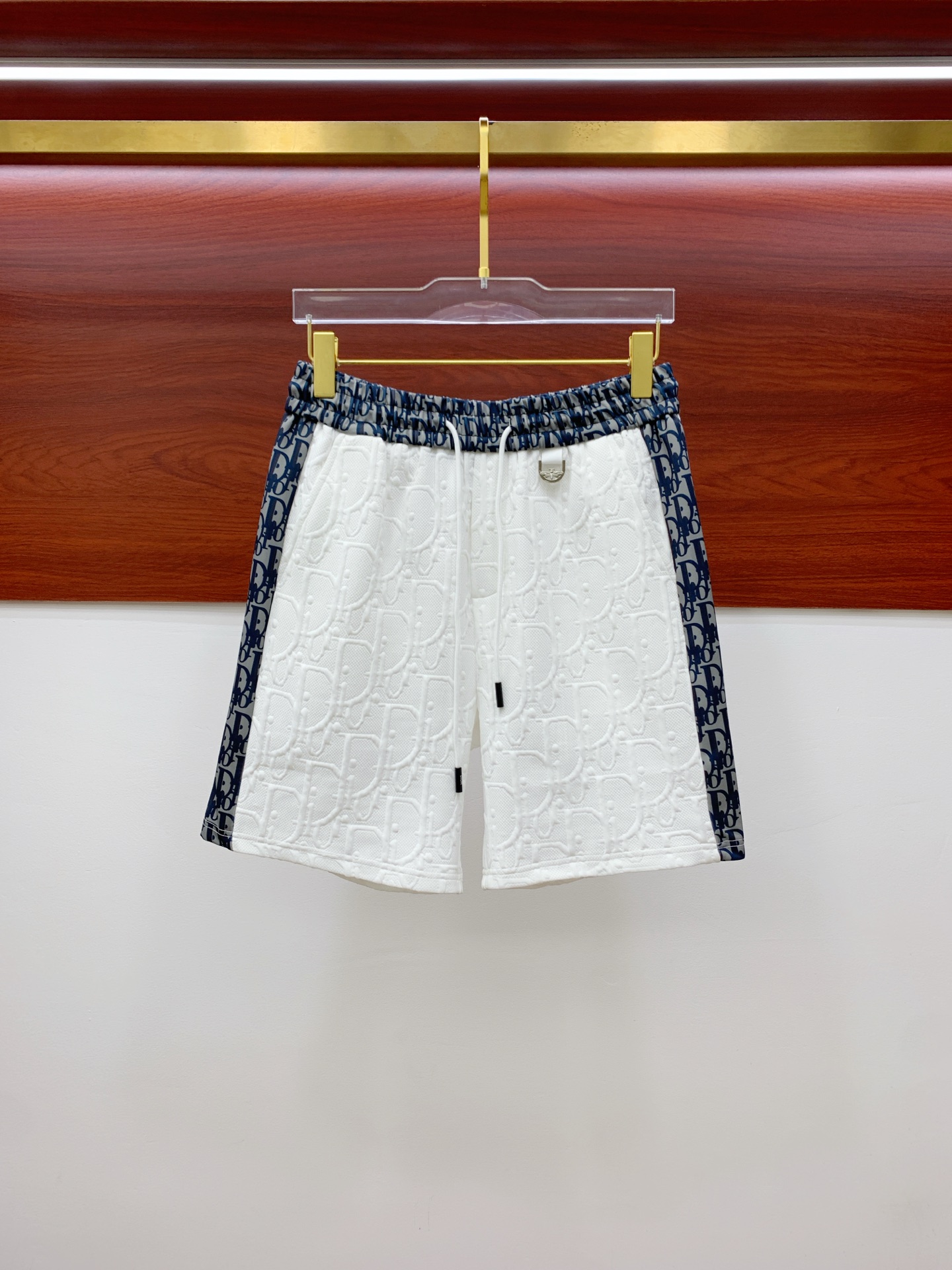 NO:138053,Dior 2025 spring and summer new men's casual shorts, high-end products are simple, fashionable and generous, customized original imported fabrics, simple, neat and refreshing, the quality workmanship details can withstand any form of test, simple, generous and versatile, elegant and handsome, and a brand new visual feeling!  He has invincible appearance, excellent details, and is not picky about others!  Code number M-3xL, dior, shorts, alexander wang19860909迪奥 2025春夏新款男士休闲短裤 高端货简洁时尚大方 定制原版进口面料 简洁利落又清爽 品质做工细节经得起任何形式检验简约大方百搭款 上身优雅帅气,焕然一新的即视感！品相无敌,细节都很到位,上身不挑人！ 码数M-3xL,,dior,shorts,alexander wang,Men's clothing