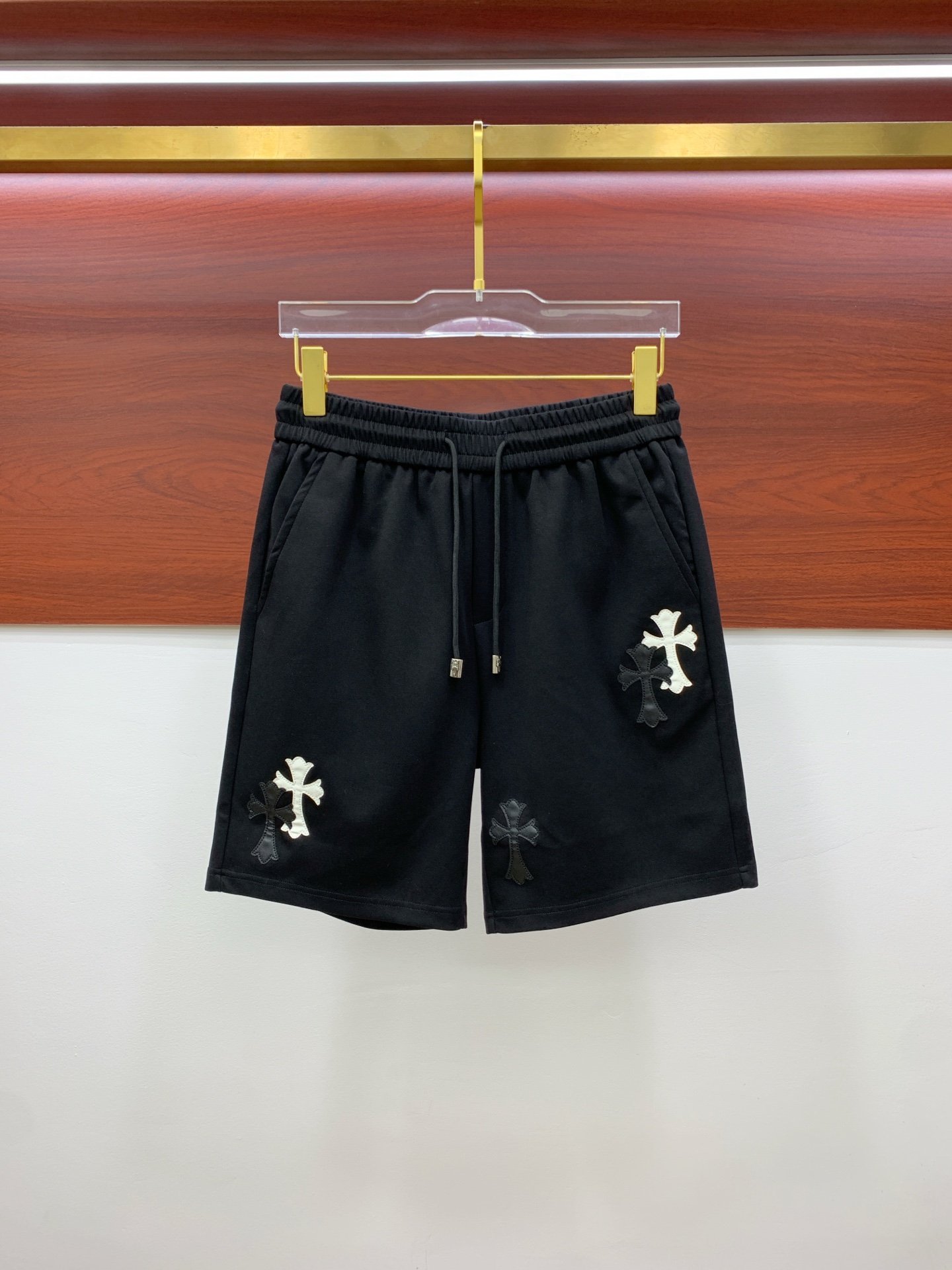 NO:138008,Crowxin 2025 spring and summer new men's casual shorts, high-end products are simple, fashionable and generous, customized original imported fabrics, simple, neat and refreshing, the quality workmanship details can withstand any form of test, simple, generous and versatile, elegant and handsome, and a brand new visual feeling!  He has invincible appearance, excellent details, and is not picky about others!  Code number M-3xL, chrome hearts, shorts, alexander wang19860909克罗心 2025春夏新款男士休闲短裤 高端货简洁时尚大方 定制原版进口面料 简洁利落又清爽 品质做工细节经得起任何形式检验简约大方百搭款 上身优雅帅气,焕然一新的即视感！品相无敌,细节都很到位,上身不挑人！ 码数M-3xL,,chrome hearts,shorts,alexander wang,Men's clothing