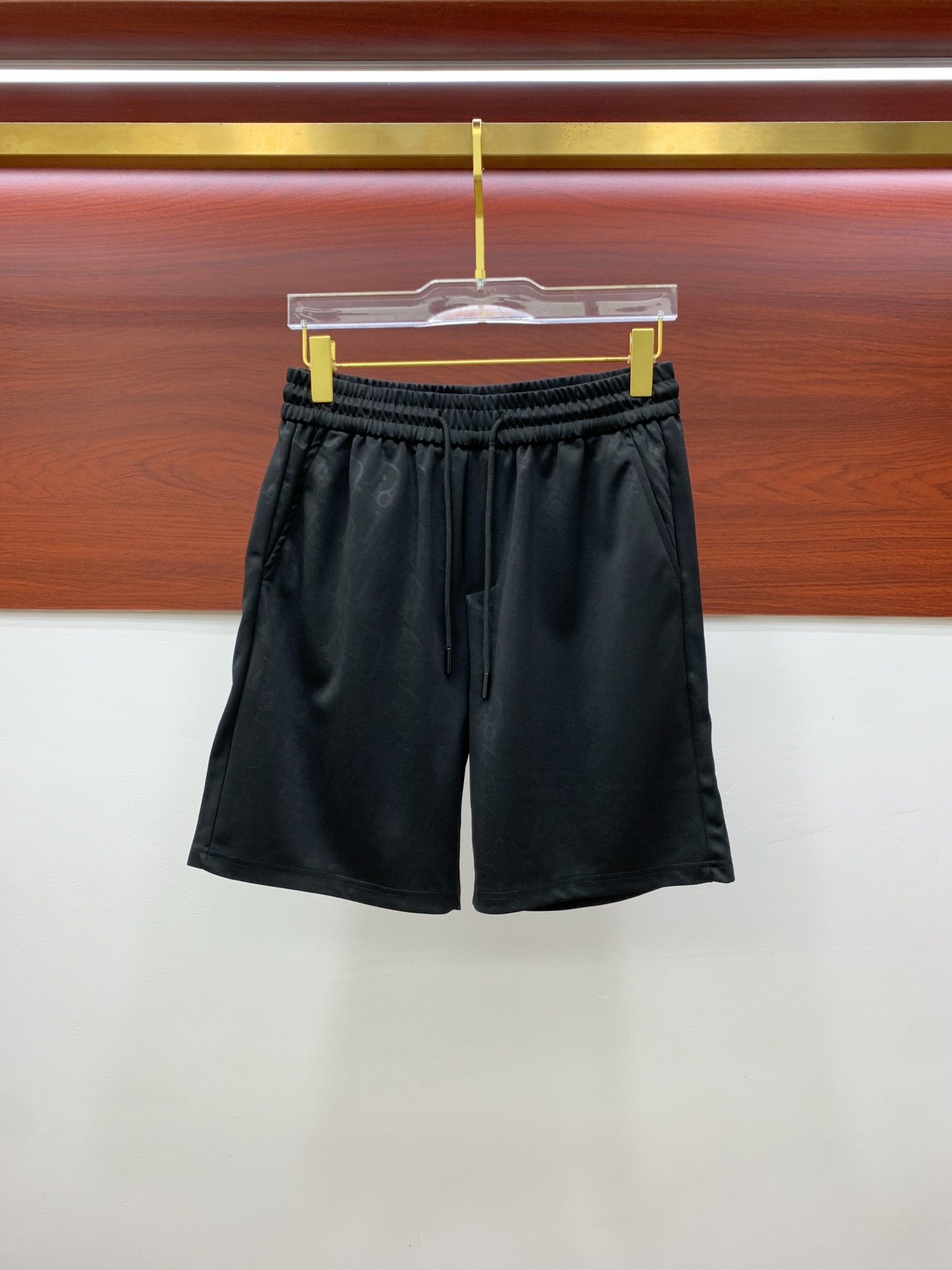NO:857949,Dior's new 2026 spring and summer men's casual shorts are high-end products that are simple, fashionable and elegant. Customized original imported fabrics are simple, neat and refreshing. The quality workmanship details can withstand any form of inspection. Simple and generous, versatile style. The upper body is elegant and handsome, giving you a brand new sense of sight!  The appearance is incomparable, the details are in place, and the upper body is not picky!  Size M-3xL,,dior,shorts,19860909迪奥 2026春夏新款男士休闲短裤 高端货简洁时尚大方 定制原版进口面料 简洁利落又清爽 品质做工细节经得起任何形式检验简约大方百搭款 上身优雅帅气,焕然一新的即视感！品相无敌,细节都很到位,上身不挑人！ 码数M-3xL,,dior,shorts,,Men's clothing