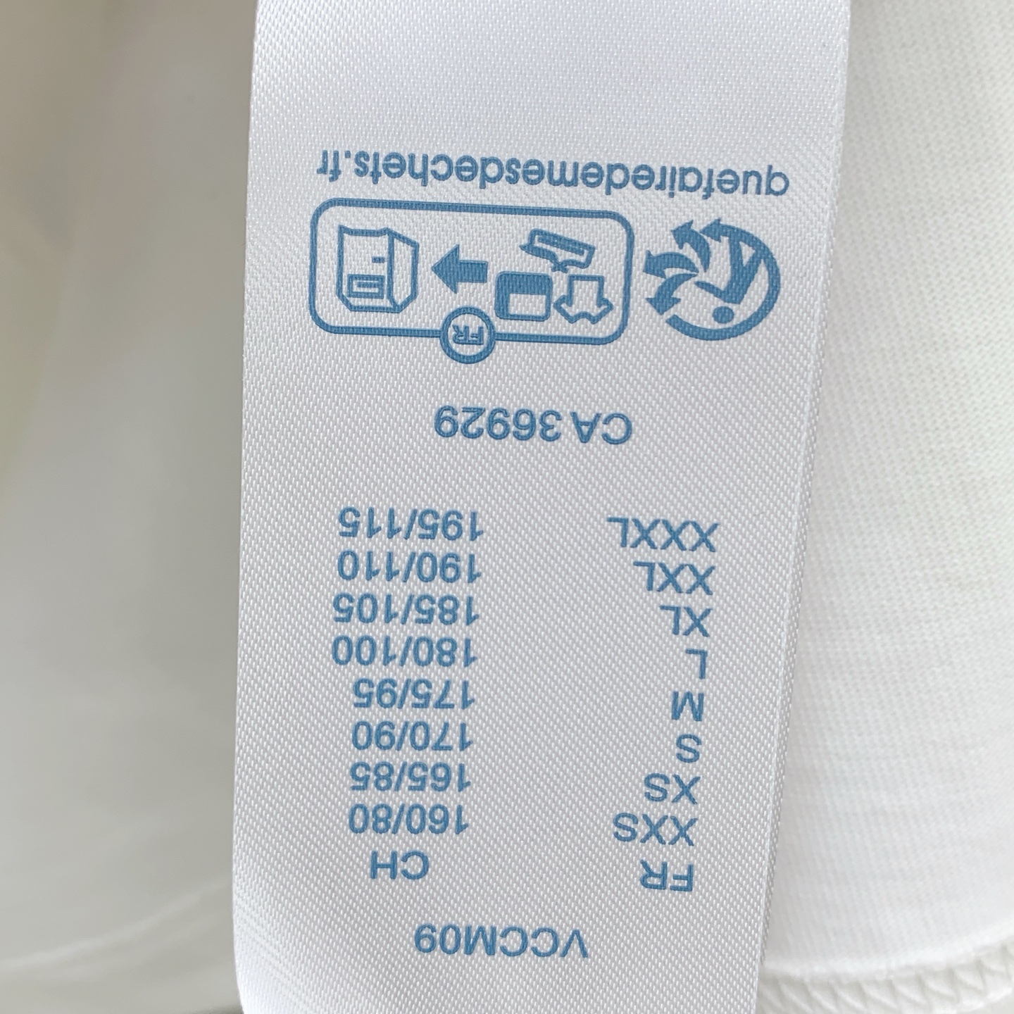 ssLV纯棉最新面料经典标识图案logo时尚简约潮流短袖，最顶级的品质专柜原单短袖，顶级制作工艺进口面料