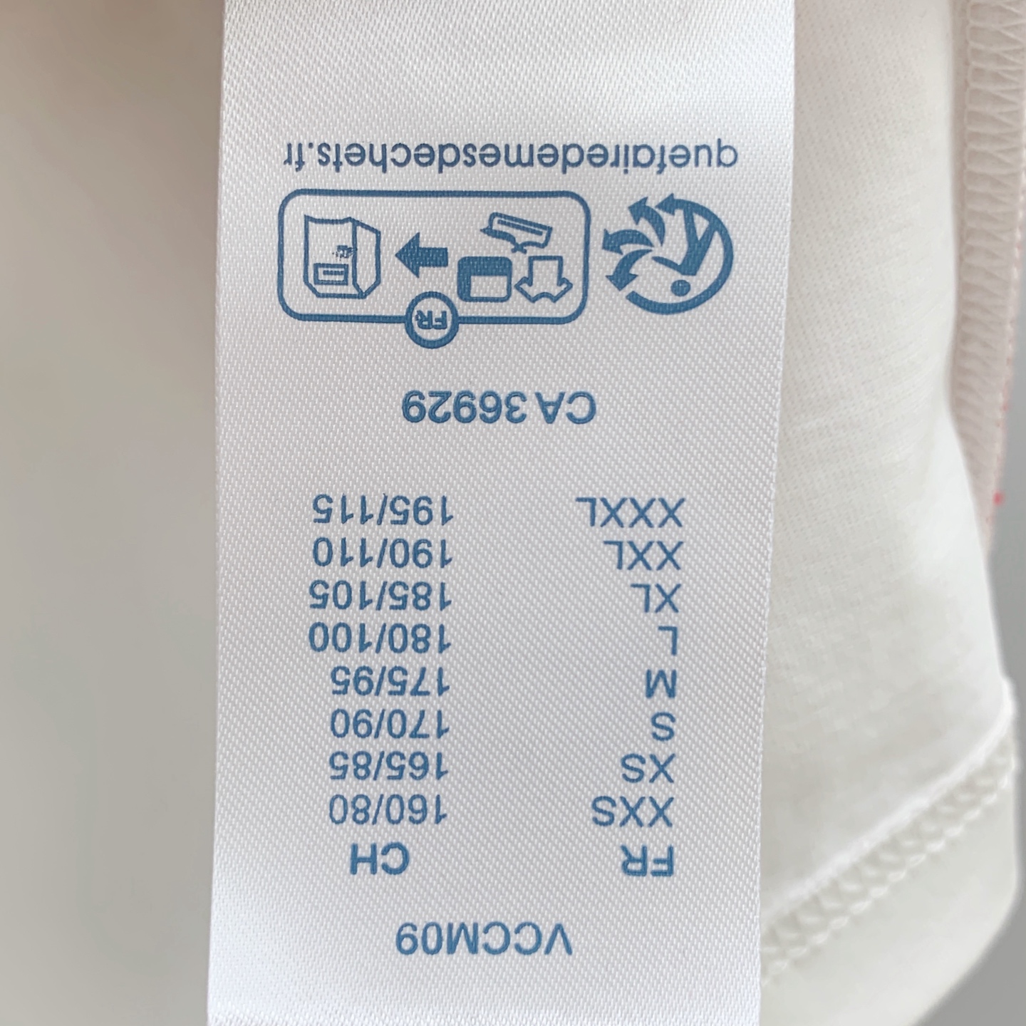 ssLV纯棉最新面料经典标识图案logo时尚简约潮流短袖，最顶级的品质专柜原单短袖，顶级制作工艺进口面料