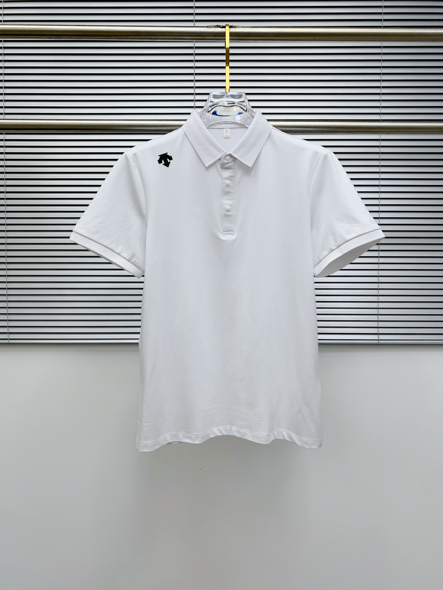 NO:490945,DiSant 25SS new spring and summer short-sleeved lapel T-shirt polo, the highest version is customized high-end vermill fabric simple and fashionable, and the color-blocking thread is super beautiful!  Classic logo simple and elegant style!  Full of high-end feel, wearable in all seasons. Simple European style official website on sale codes M-3XL, T-shirt,tees, t-shirt,alexander wang19860909迪桑特25SS新款春夏短袖翻领T恤polo,最高版本客供定制高端朱地面料简单时尚款,拼色螺纹超级好看！经典logo简单大方的款式！满满的高级感,四季可穿.简欧风格官网在售码数M-3XL,,T-shirt,tees，t-shirt,alexander wang,Men's clothing