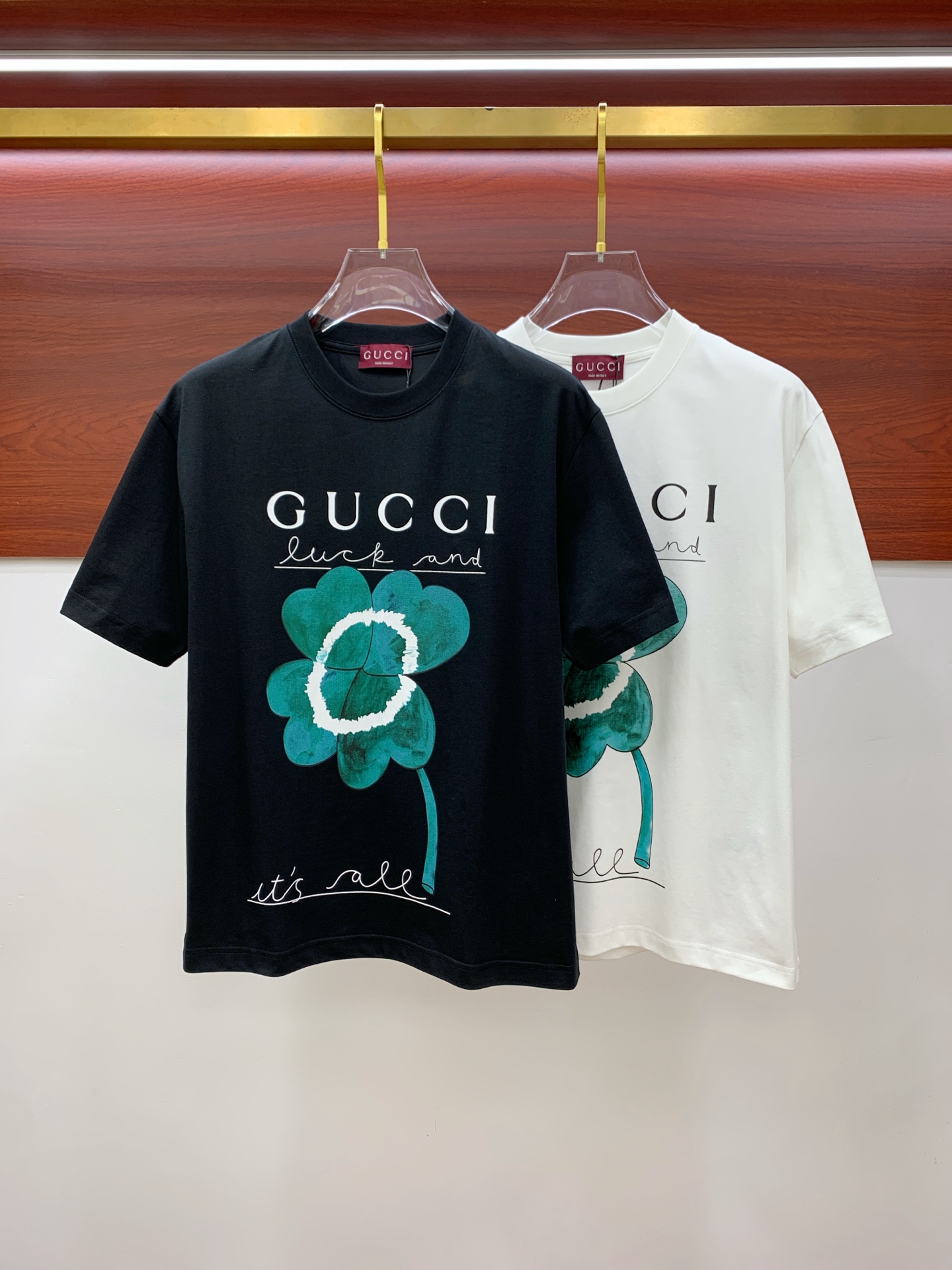 NO:145263,Ss Gucci pure cotton latest fabric classic logo pattern logo fashionable simple trendy short sleeves, top quality counter original single short sleeves, top production craft imported fabrics, unique design of counter style, using imported high-end customized fabrics. The official website is on sale!  Excellent fabric pattern, size..Black and white M-3XL, gucci, T-shirt, alexander wang19860909ss古驰纯棉最新面料经典标识图案logo时尚简约潮流短袖,最顶级的品质专柜原单短袖,顶级制作工艺进口面料,专柜款独特设计,采用进口高端订制面料.官网在售！面料版型超赞 码数..黑白色 M-3XL,,gucci,T-shirt,alexander wang,Men's clothing
