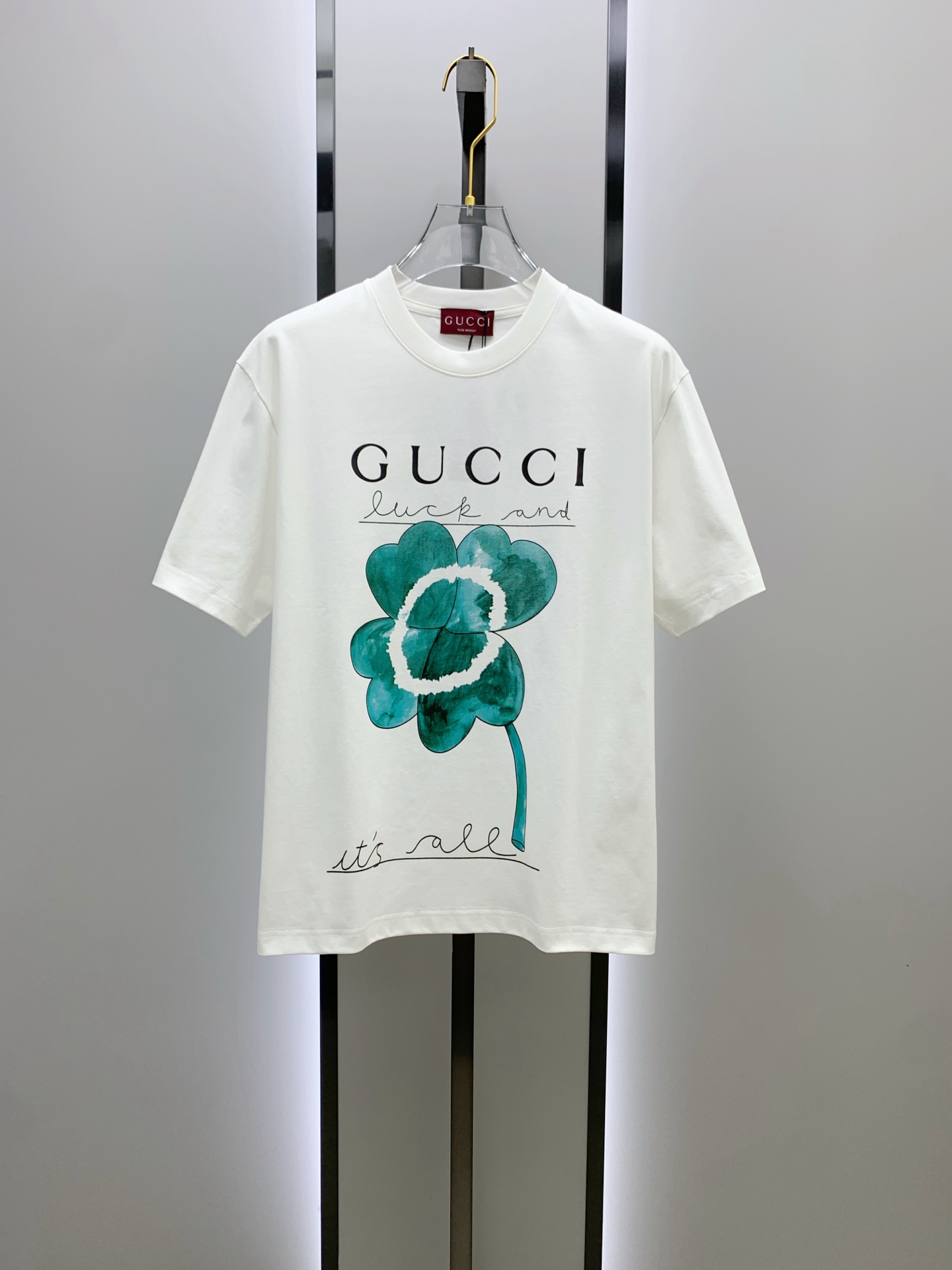 NO:141862,The latest fabric of ss Gucci pure cotton!  Classic logo pattern logo stylish simple trendy short sleeves, the top quality counter original single short sleeves, the top-level production process imported fabric, the unique design of the counter model, using imported high-end customized fabrics. The official website is on sale!  Excellent fabric style, size M-3XL, gucci, T-shirt, alexander wang19860909ss古驰纯棉最新面料！经典标识图案logo时尚简约潮流短袖,最顶级的品质专柜原单短袖,顶级制作工艺进口面料,专柜款独特设计,采用进口高端订制面料.官网在售！面料版型超赞 码数M-3XL,,gucci,T-shirt,alexander wang,Men's clothing