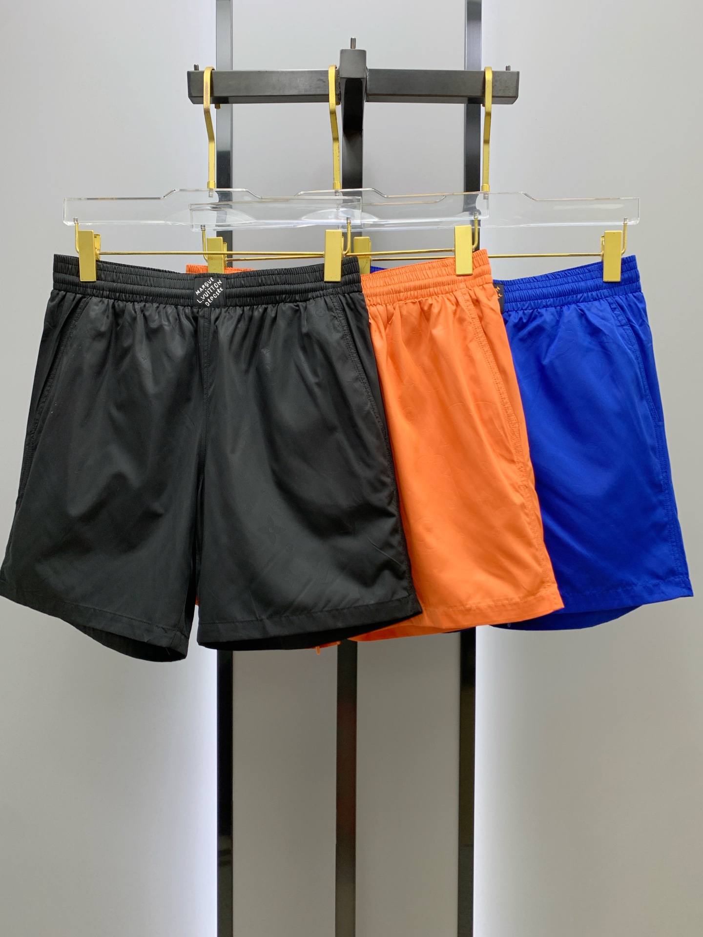 NO:145378,LV Louis Vuitton has complete three standards. 2025 summer new men's casual shorts, high-end custom fabric breathable fabric, extremely breathable, elastic and comfortable, impeccable details, top-level auxiliary materials, original logo design concept, delicate and soft feel!  The upper body style is excellent!  Size M-2XL, louis vuitton,louis vuitton,shorts,alexander wang19860909LV路易威登三标齐全 2025夏季新款男士休闲短裤,高级定制面料透气面料 透气弹力舒适度极高,细节无可挑剔,顶级辅料配备,原版logo设计理念,手感细腻柔软！上身版型超赞！尺码M-2XL,,louis vuitton,louis vuitton,shorts,alexander wang,Men's clothing