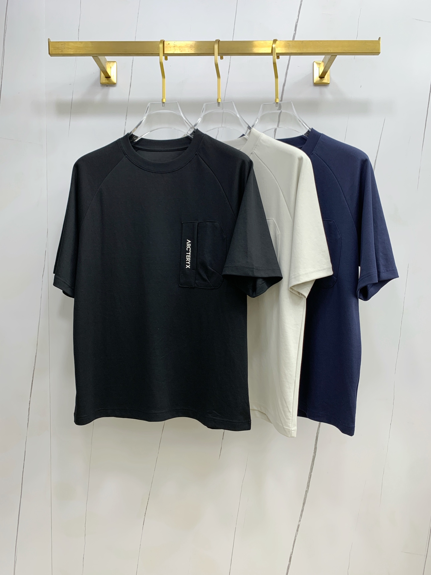 NO:145389,Archaeoptera Bird 2025ss new classic round neck short sleeves, fashionable and versatile classic elements to create exquisite craftsmanship counter fabrics, top-level elements to create, classic short sleeves 3 standards complete, trendy men's fashion, whether it is the comfort of the upper body or it is an incomparable existence, a must-have for male gods. Code number M-2XL, arc'teryx, T-shirt, alexander wang19860909始祖鸟2025ss新款经典圆领短袖,时尚百搭经典元素打造精致工艺专柜面料,顶级元素融合打造,经典短袖3标齐全,潮男时尚,无论是上身舒适度还是都是无可比拟的存在,男神必备.码数M-2XL,arc'teryx,T-shirt,alexander wang,Men's clothing