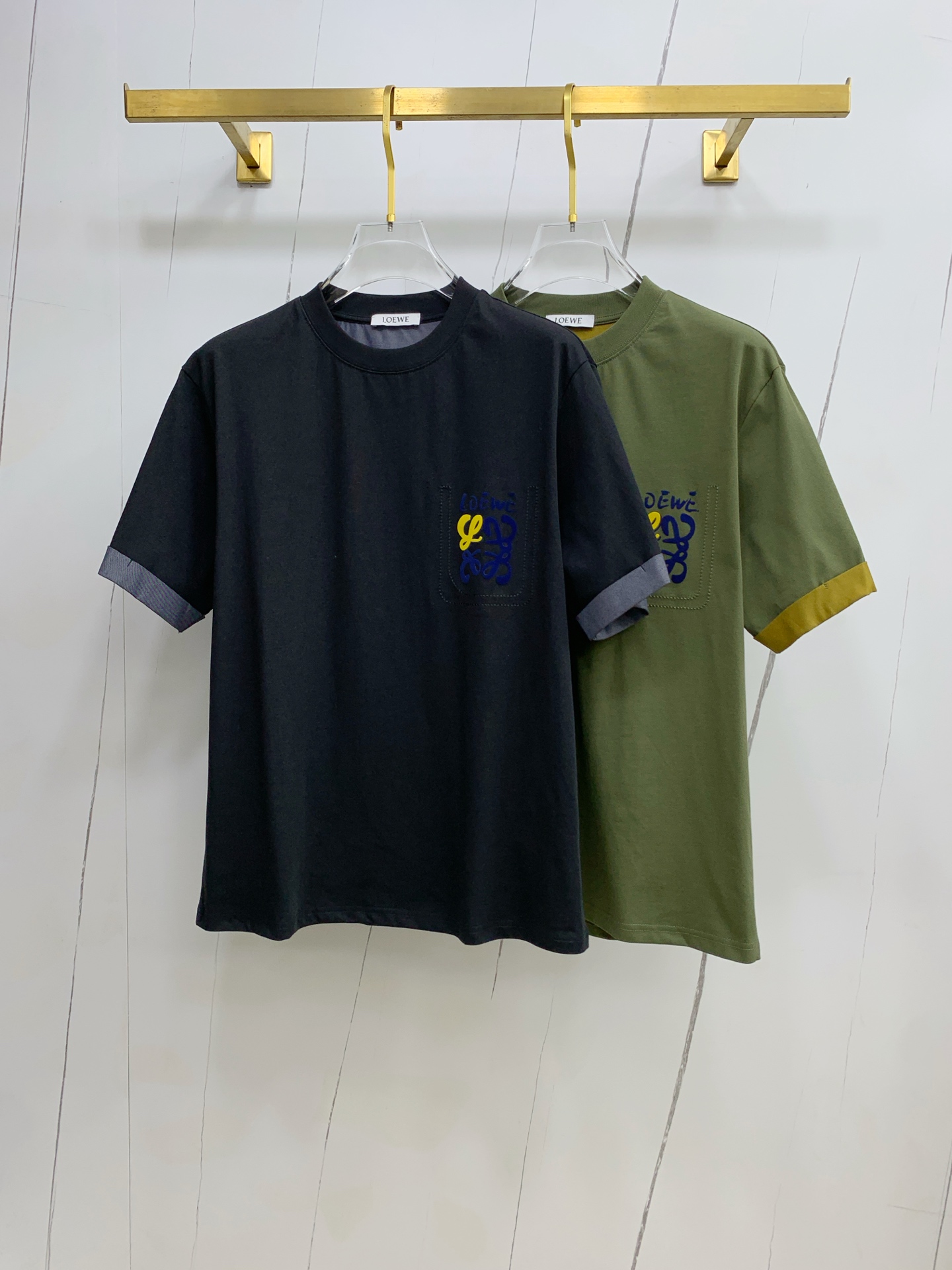 NO:145403,Luo Yiwei 2025ss new classic round neck short sleeves, fashionable and versatile classic elements create exquisite craftsmanship counter fabrics, top-level elements are fusion, classic short sleeves 3 standards are complete, trendy men's fashion, whether it is the comfort of the upper body or it is an incomparable existence, a must-have for male gods. Code number M-XL, loewe, T-shirt, alexander wang19860909罗意威2025ss新款经典圆领短袖,时尚百搭经典元素打造精致工艺专柜面料,顶级元素融合打造,经典短袖3标齐全,潮男时尚,无论是上身舒适度还是都是无可比拟的存在,男神必备.码数M-XL,,loewe,T-shirt,alexander wang,Men's clothing