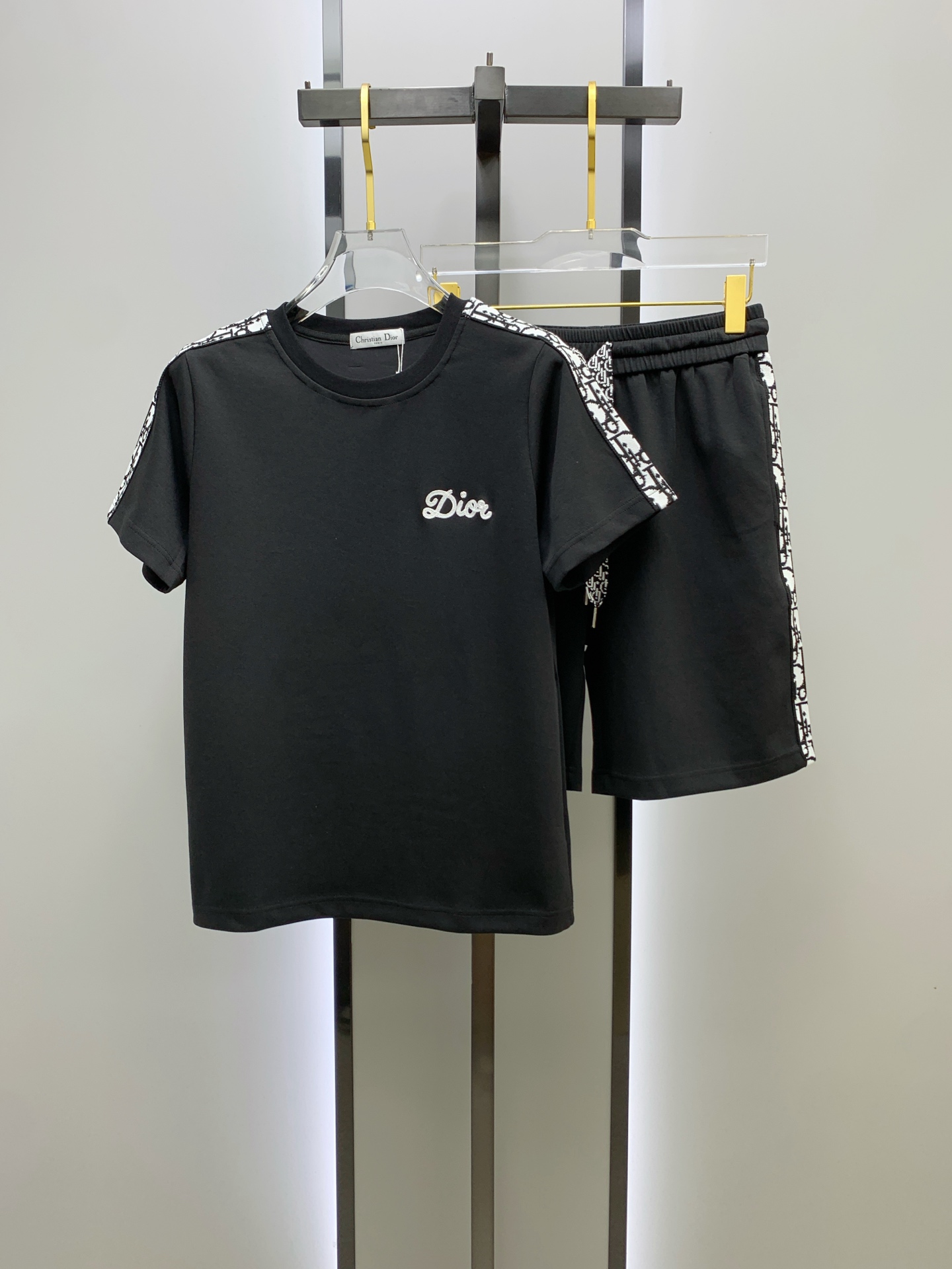 NO:156246,Dir* fit set M-XXXL 25 spring and summer top webbing woven embroidered letters versatile short-sleeved set, exquisite craftsmanship counter fabric, top-level elements fusion, classic short-sleeved 3 specifications, trendy men's fashion, whether it is the comfort of the upper body or the incomparable existence, it can be said to be a must-have for summer 170-130(M) 175-145(L) 178-160(XL) 180-170(XXL) 180-180(XXXL), T-shirt,alexander wang19860909Dir*合身套装版型M-XXXL 25春夏顶级织带编织绣字母百搭短袖套装,精致工艺专柜面料,顶级元素融合打造,经典短袖3标齐全,潮男时尚,无论是上身舒适度还是都是无可比拟的存在,可以说是夏日必备 170-130(M) 175-145(L) 178-160(XL)180-170(XXL) 180-180(XXXL),,T-shirt,alexander wang,Men's clothing