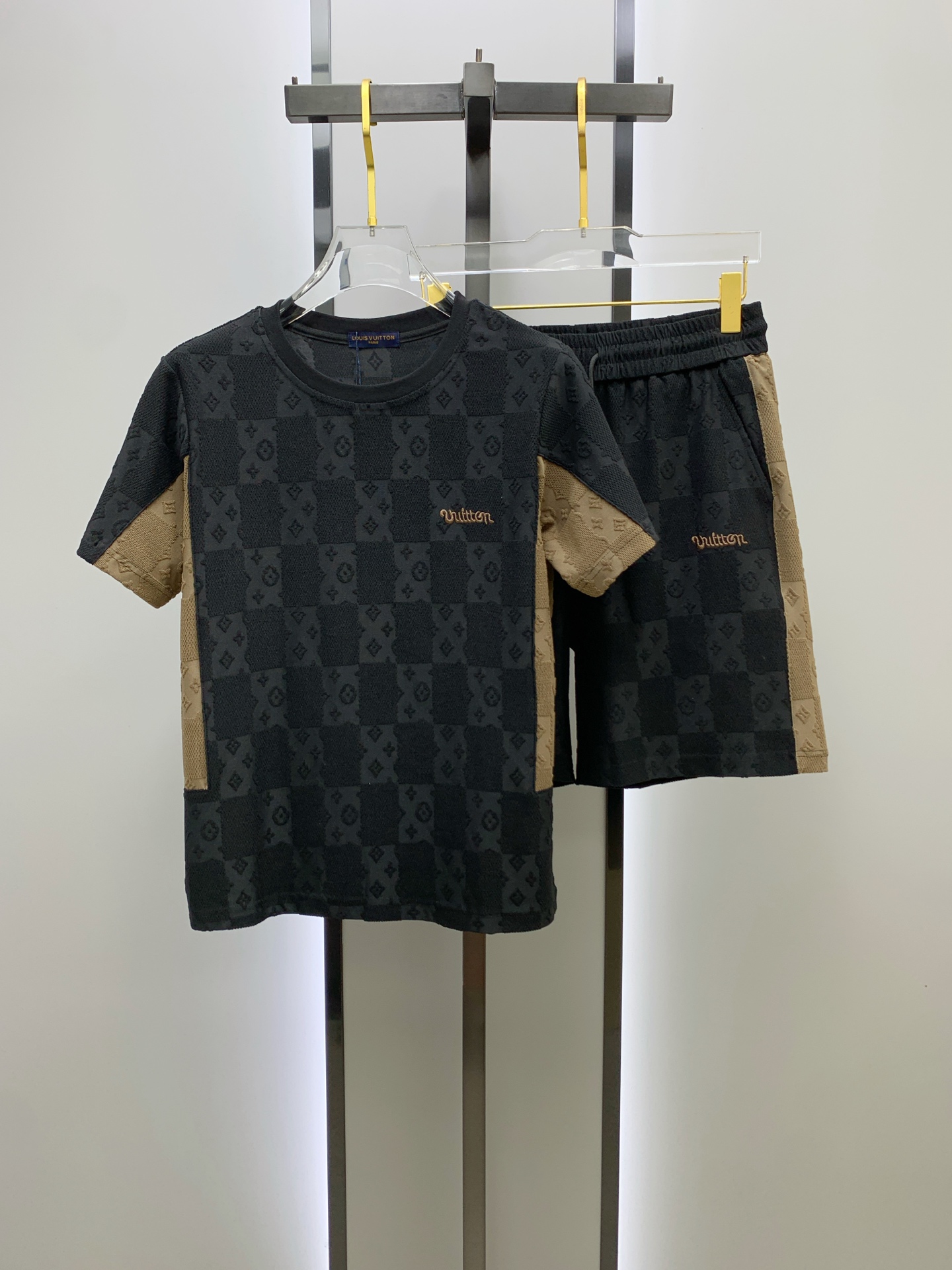 NO:156232,L Brand* Set M-3XL The latest and most top-level dark pattern embossed versatile casual set, the top quality counter is on sale, the top-level production and splicing process imported fabrics, the unique design of the counter model, using imported high-end custom imported silk thread with first-class feel!  Official website for sale 170-130(M) 175-145(L) 178-160(XL) 180-170(XXL) 180-180(XXXL),,alexander wang19860909L牌*套装版型M-3XL 最新最顶级暗纹压花百搭休闲套装,最顶级的品质专柜在售,顶级制作拼接工艺进口面料,专柜款独特设计,采用进口高端订制进口丝线手感一流！官网在售 170-130(M) 175-145(L) 178-160(XL)180-170(XXL) 180-180(XXXL),,alexander wang,Men's clothing