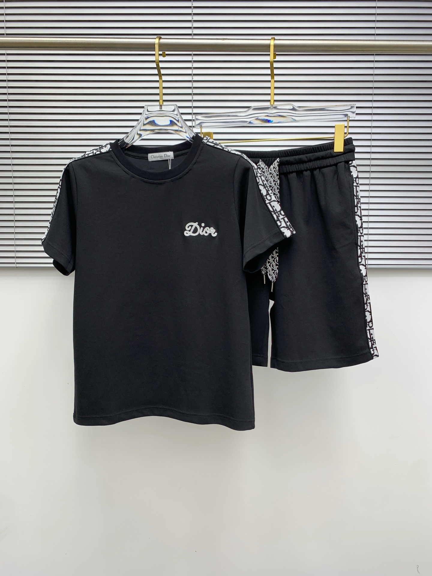 NO:416366,Dir* fit set M-XXXL 25 spring and summer top webbing woven embroidered letters versatile short-sleeved set, exquisite craftsmanship counter fabric, top-level elements fusion, classic short-sleeved 3 specifications, trendy men's fashion, whether it is the comfort of the upper body or the incomparable existence, it can be said to be a must-have for summer 170-130(M) 175-145(L) 178-160(XL) 180-170(XXL) 180-180(XXXL), T-shirt,alexander wang19860909Dir*合身套装版型M-XXXL 25春夏顶级织带编织绣字母百搭短袖套装,精致工艺专柜面料,顶级元素融合打造,经典短袖3标齐全,潮男时尚,无论是上身舒适度还是都是无可比拟的存在,可以说是夏日必备 170-130(M) 175-145(L) 178-160(XL)180-170(XXL) 180-180(XXXL),,T-shirt,alexander wang,Men's clothing