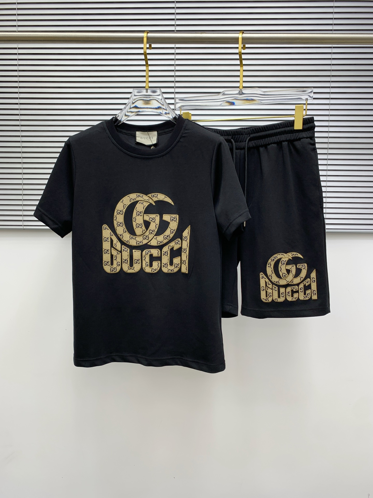 NO:416378,gucc* fit set style M-3XL The latest and most top retro patch embroidered original single short sleeves, the top quality counter original list, the top production process imported fabric, the unique design of the counter model, using imported high-end custom imported silk thread with first-class feel!  Official website for sale 170-130(M) 175-145(L) 178-160(XL.)180-170(2XL) 180-180(3XL),,gucci,T-shirt,alexander wang19860909gucc*合身套装版型M-3XL 最新最顶级复古贴布绣原单短袖,最顶级的品质专柜原单,顶级制作工艺进口面料,专柜款独特设计,采用进口高端订制进口丝线手感一流！官网在售 170-130(M) 175-145(L) 178-160(XL.)180-170(2XL) 180-180（3XL）,,gucci,T-shirt,alexander wang,Men's clothing