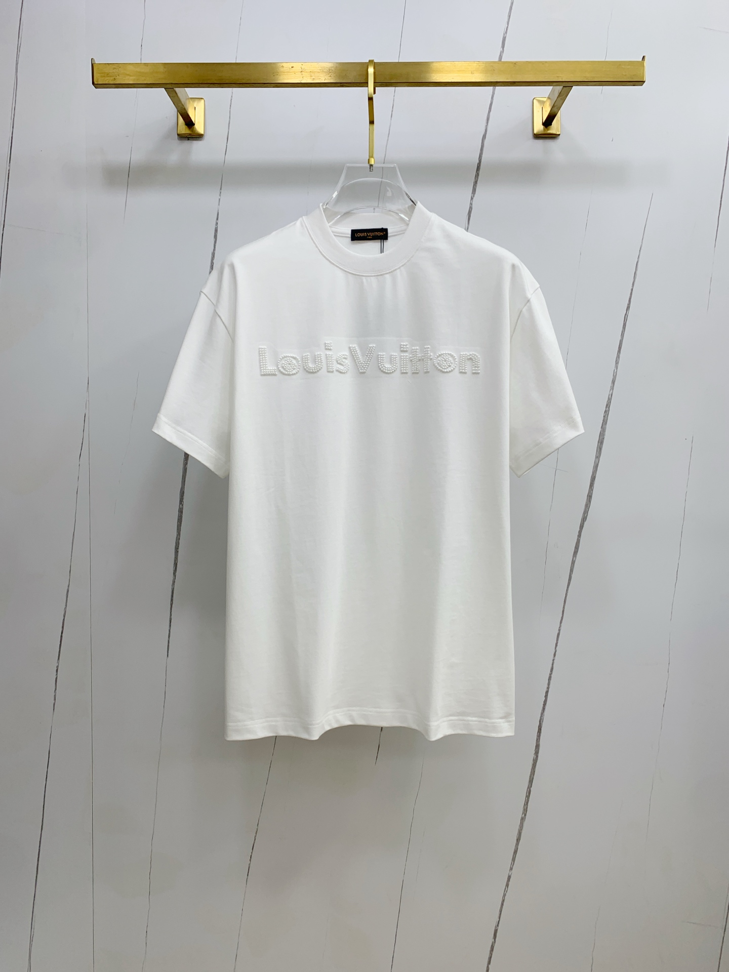 NO:150577,LV2025 new original single men's casual base short-sleeved T-shirt!  High-end customization, high-end version, fashionable and versatile, loose version, original imported 420g double-strand pure cotton fabric, threaded cuffs, neckline hem, super soft and delicate, skin-friendly and comfortable to wear, high-end boutique, OEM, fine-made top body, very good, men's essential items, three-standard size M-3XL maximum size can be worn about 200 catties, louis vuitton, T-shirt,tees, t-shirt,alexander wang19860909LV2025新款原单男士休闲打底短袖T恤！高端定制 高版本 时尚百搭爆款宽松版型原版进口420克双股纯棉面料 螺纹袖口.领口衣摆 手感超柔软细腻 穿着亲肤舒适 高端精品 代工厂精细做上身非常赞 男士必备单品 三标齐全 尺码M-3XL最大码可穿200斤左右,,louis vuitton,T-shirt,tees，t-shirt,alexander wang,Men's clothing