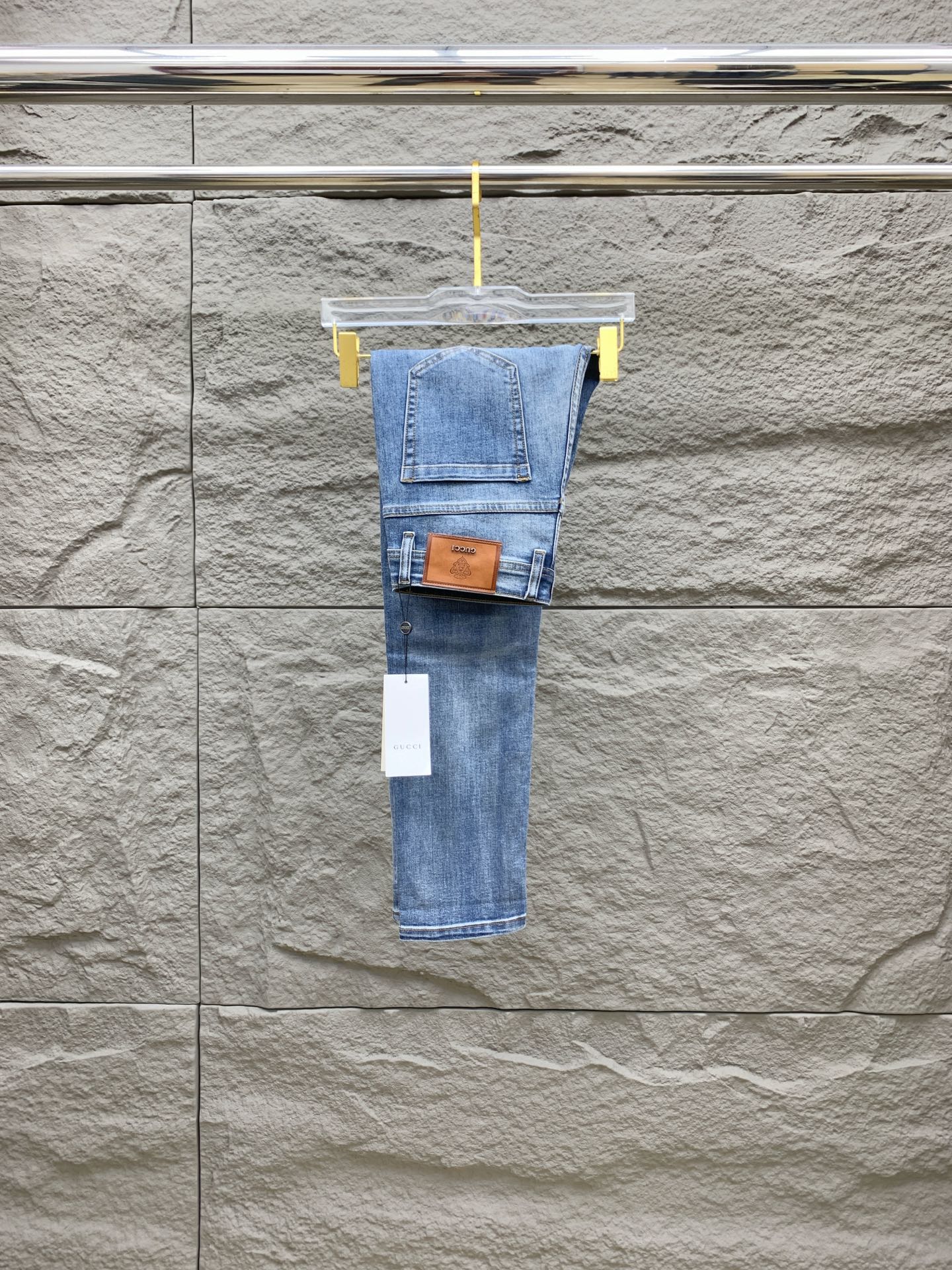 NO:153287,Gucci [New Product] is available for high-end exclusive sale. The 25SS four-season super-burning street-explosion series is the most exclusive and grandly launched. Original custom high-end quality fabric, customized hardware style slim-fitting tailoring, fabric with elasticity, micro-elastic upper body comfort, a must-have item!  Counter size 29-38 (no 35 no 37), gucci, jeans, alexander wang19860909古驰【新品】高端独家发售 25SS四季款超燃炸街系列之最牛仔裤 独家隆重推出 原版定制高端品质面料 定制五金版型修身剪裁 面料带弹力 微弹上身舒适度超高 必爆单品！专柜尺码29-38（无35无37）,,gucci,jeans,alexander wang,Men's clothing