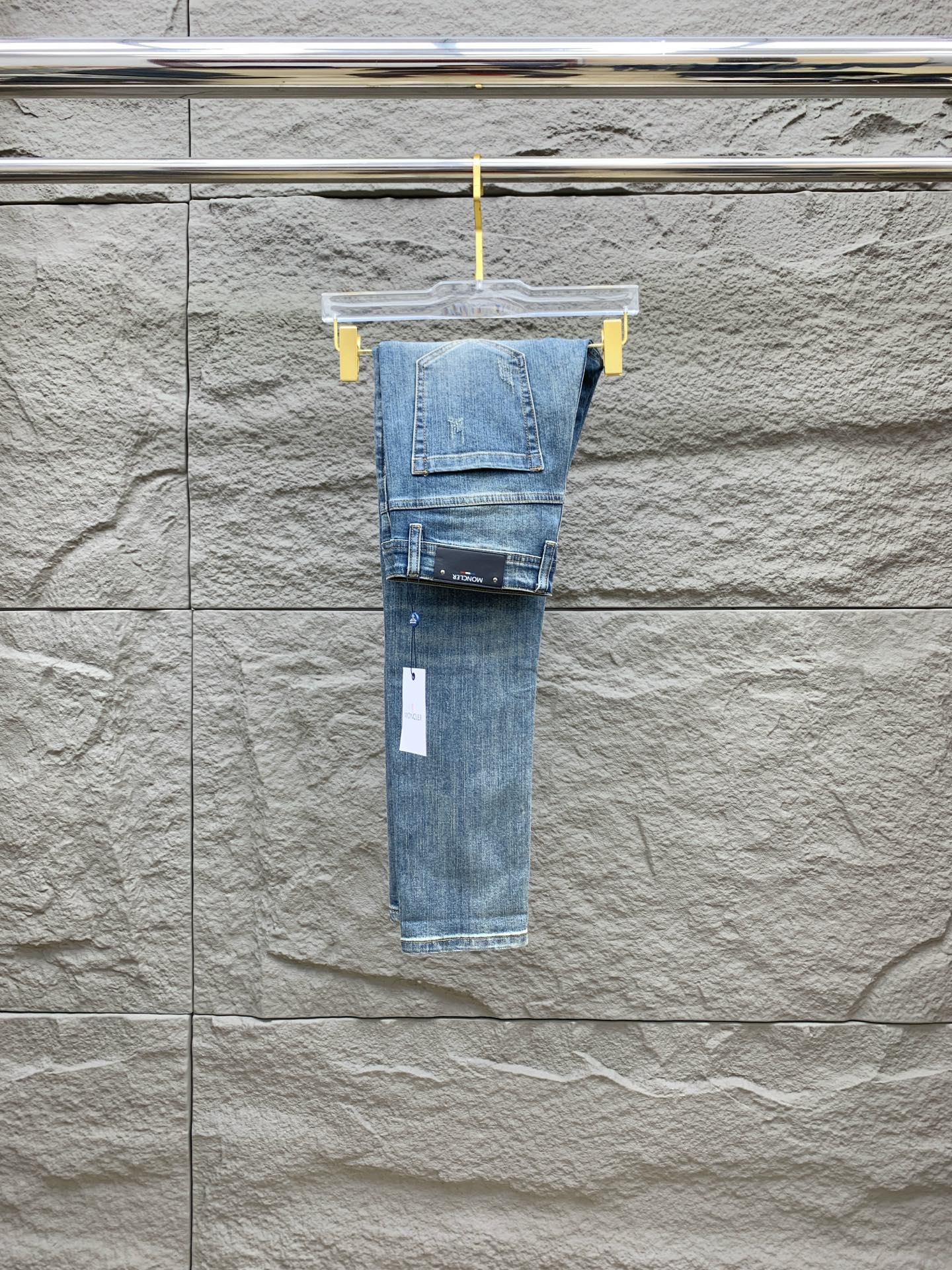 NO:153289,The 25SS four-season super-burning street-explosion series is exclusively launched. Original custom high-end quality fabric, customized hardware style slim-fitting tailoring, fabric with elasticity, micro-elastic upper body comfort, a must-have item!  Counter size 29-38 (no 35 no 37), Moncler, jeans, alexander wang19860909蒙口【新品】高端独家发售 25SS四季款超燃炸街系列之最牛仔裤 独家隆重推出 原版定制高端品质面料 定制五金版型修身剪裁 面料带弹力 微弹上身舒适度超高 必爆单品！专柜尺码29-38（无35无37）,,Moncler,jeans,alexander wang,Men's clothing