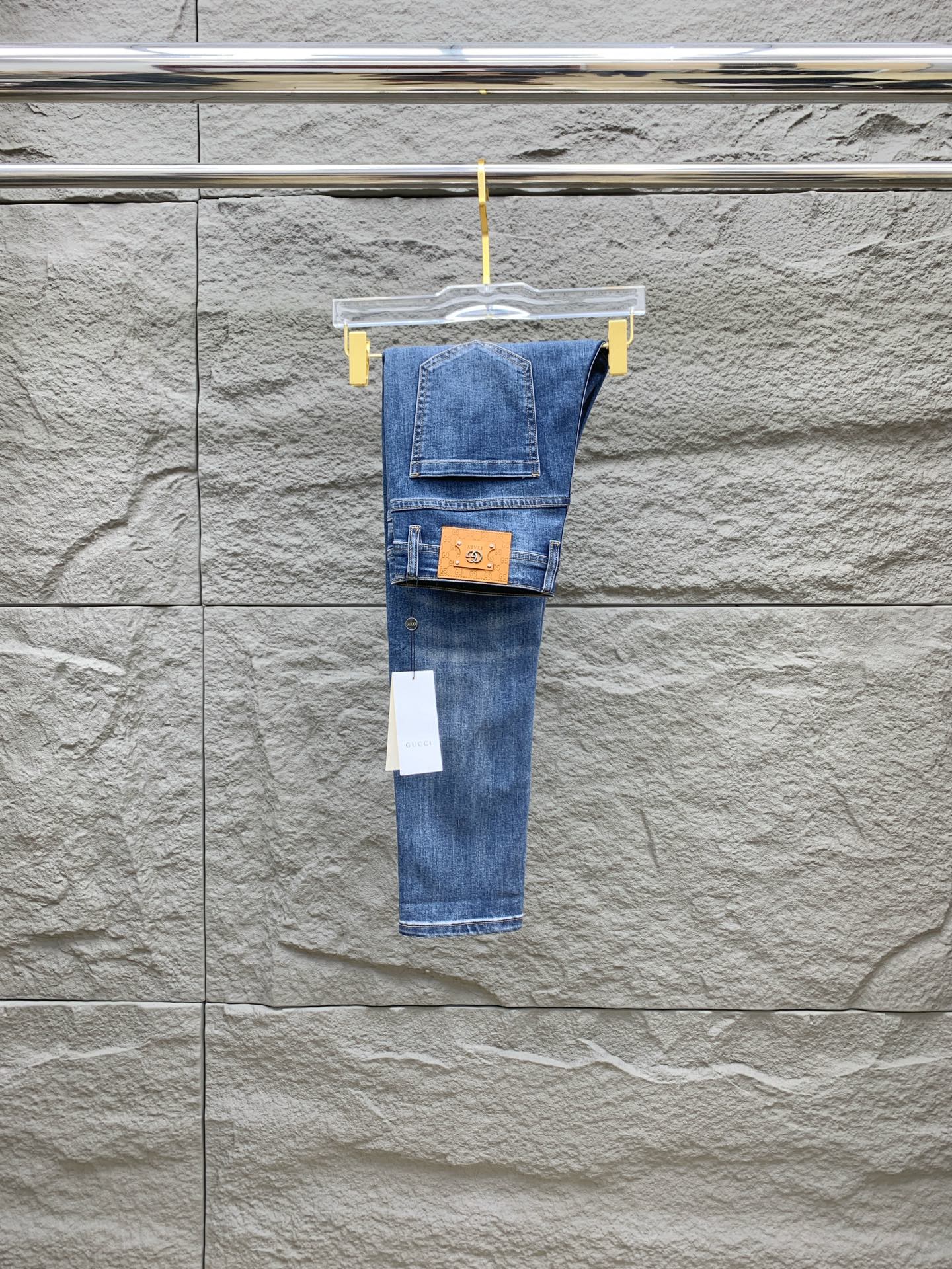 NO:153314,Gucci [New Product] is available for high-end exclusive sale. The 25SS four-season super-burning street-explosion series is the most exclusive and grandly launched. Original custom high-end quality fabric, customized hardware style slim-fitting tailoring, fabric with elasticity, micro-elastic upper body comfort, a must-have item!  Counter size 29-38 (no 35 no 37), gucci, jeans, alexander wang19860909古驰【新品】高端独家发售 25SS四季款超燃炸街系列之最牛仔裤 独家隆重推出 原版定制高端品质面料 定制五金版型修身剪裁 面料带弹力 微弹上身舒适度超高 必爆单品！专柜尺码29-38（无35无37）,,gucci,jeans,alexander wang,Men's clothing