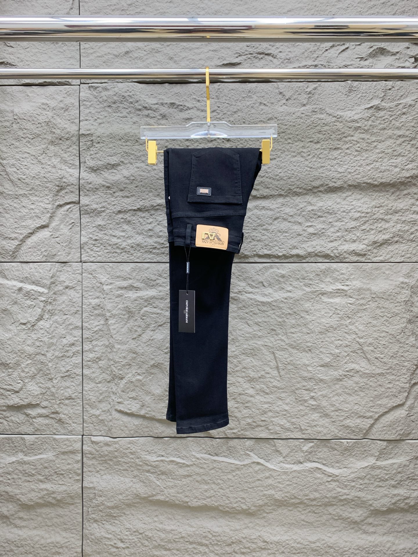 NO:153313,Armani [New Product] is available for high-end exclusive sale. The 25SS four-season super-burning street-explosion series is the most exclusive and grandly launched. Original custom high-end quality fabric, customized hardware style slim tailoring, fabric with elasticity, micro-elastic upper body comfort, a must-have item!  Counter size 29-38 (no 35 no 37), Armani, jeans, alexander wang19860909阿玛尼【新品】高端独家发售 25SS四季款超燃炸街系列之最牛仔裤 独家隆重推出 原版定制高端品质面料 定制五金版型修身剪裁 面料带弹力 微弹上身舒适度超高 必爆单品！专柜尺码29-38（无35无37）,,armani,jeans,alexander wang,Men's clothing